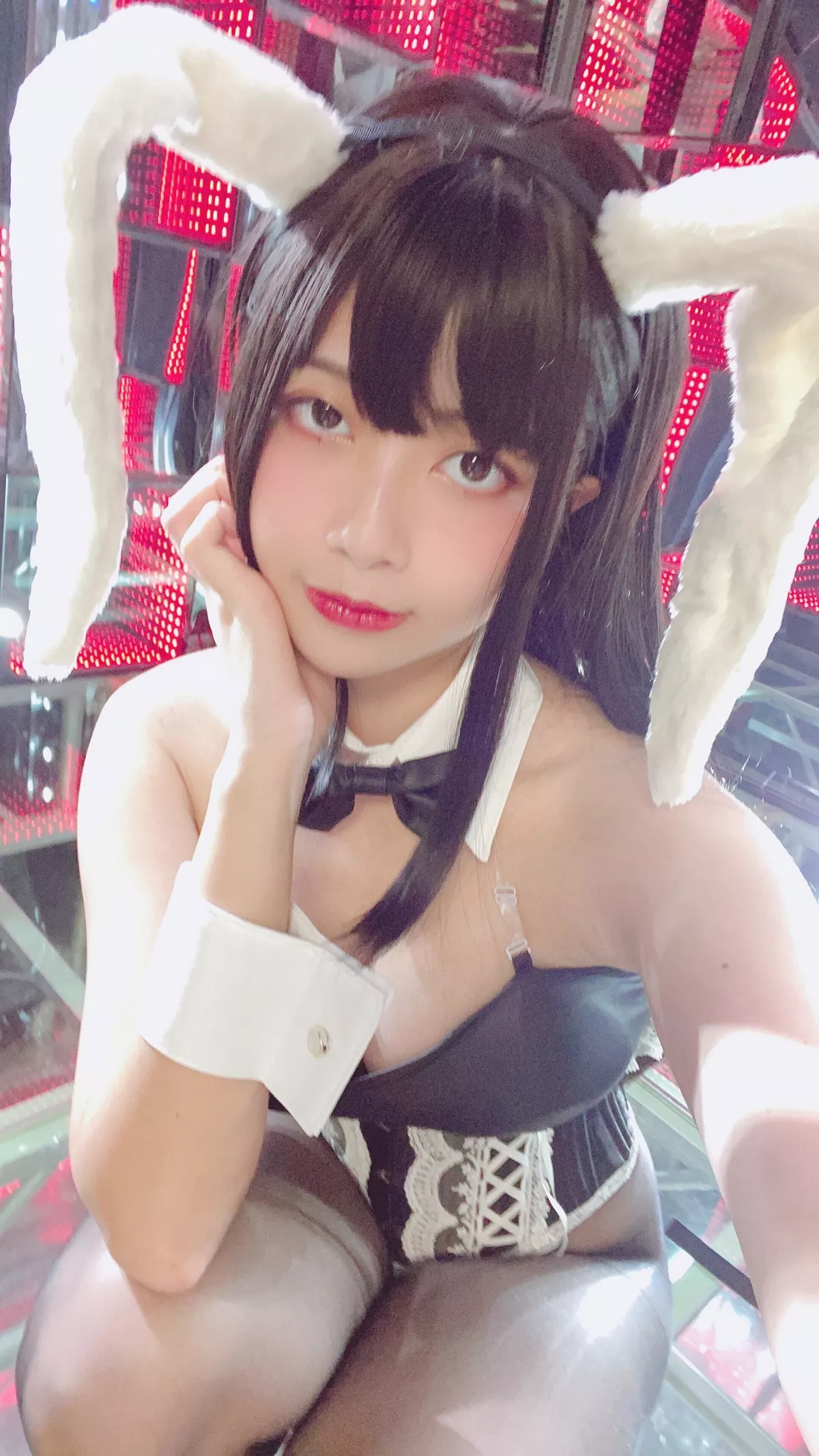 网络美女Hieey Heika嗨儿September主题性感黑色吊带配超薄黑丝撩人诱惑写真47P