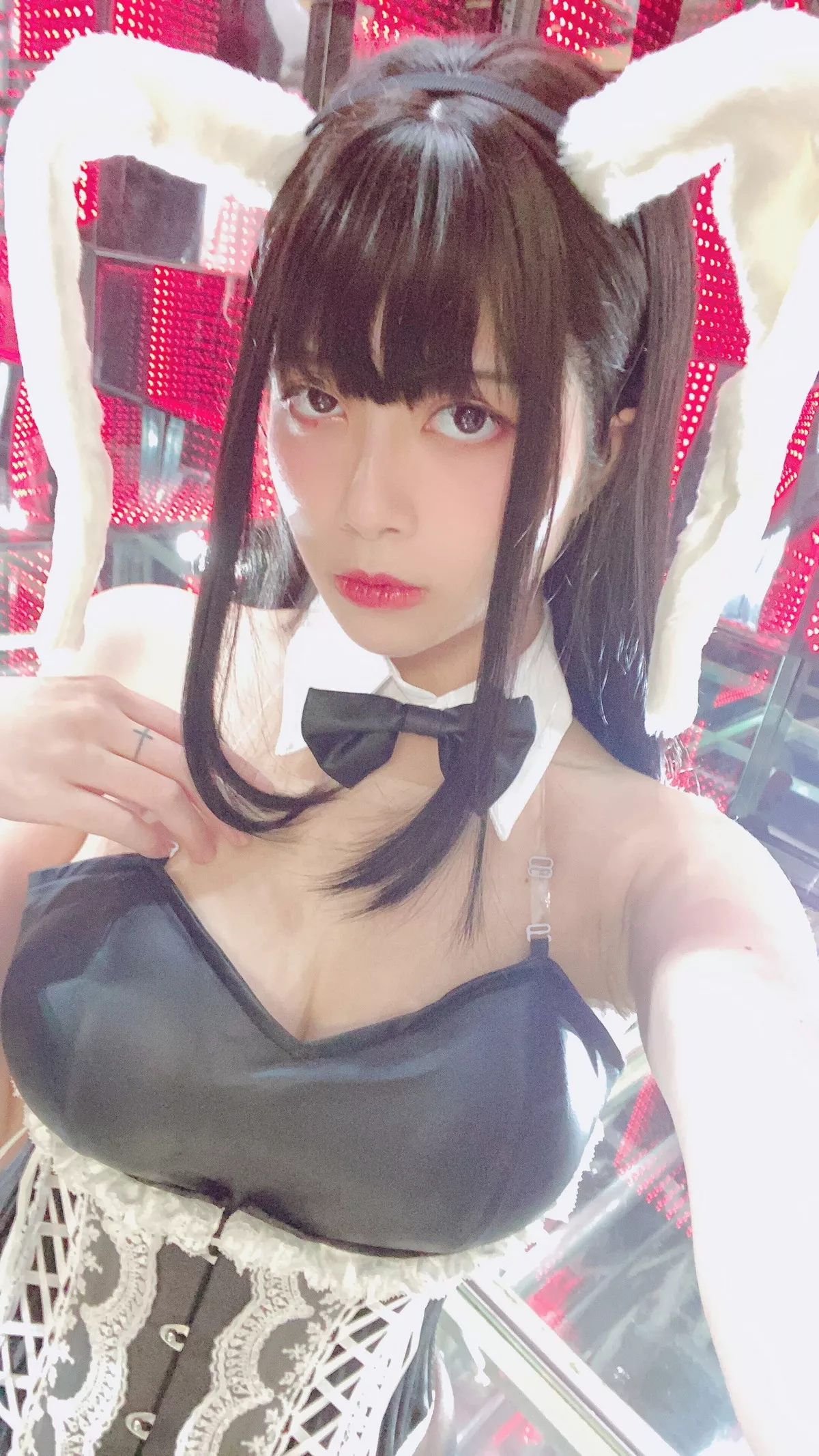 网络美女Hieey Heika嗨儿September主题性感黑色吊带配超薄黑丝撩人诱惑写真47P