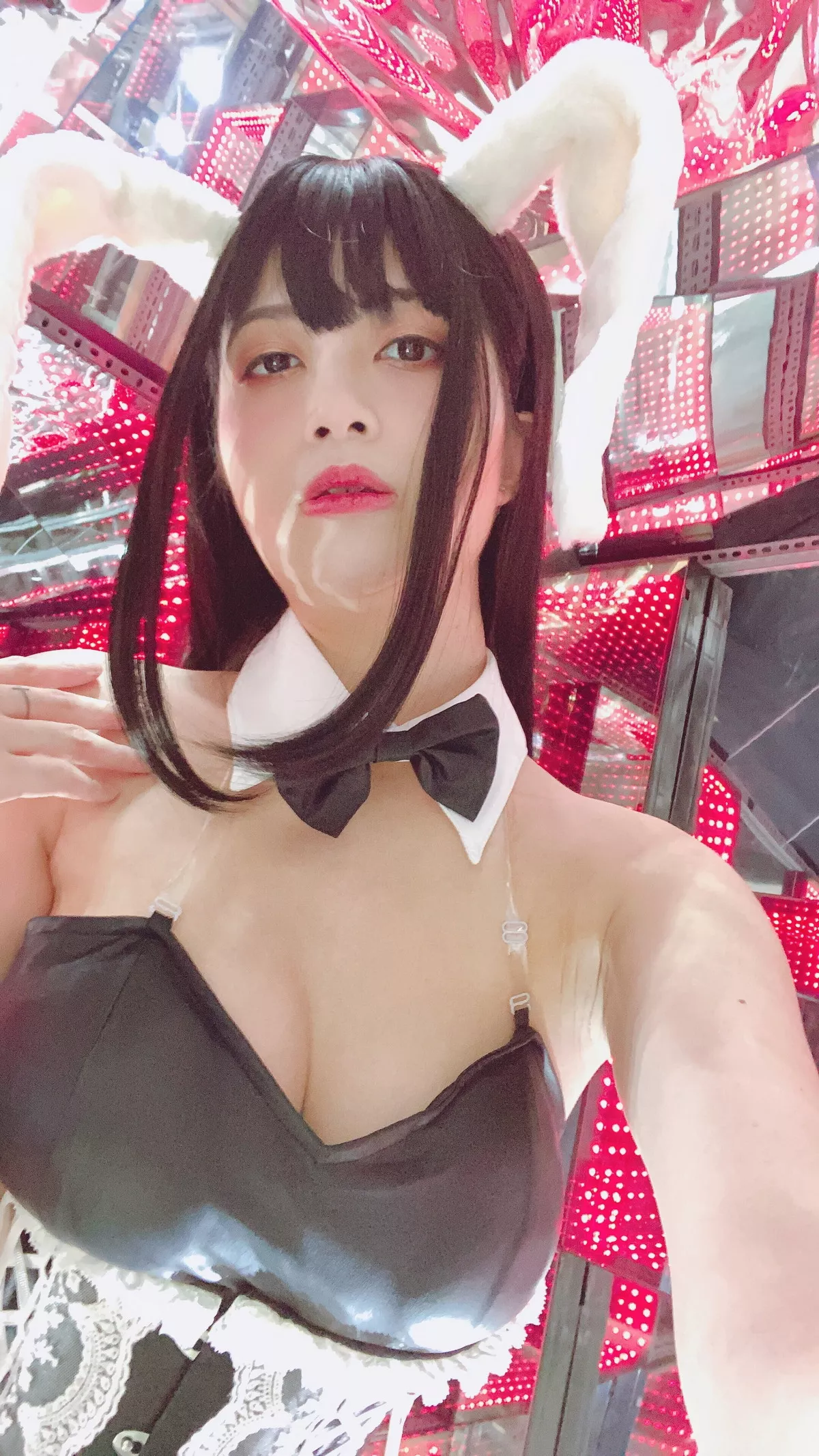 网络美女Hieey Heika嗨儿September主题性感黑色吊带配超薄黑丝撩人诱惑写真47P