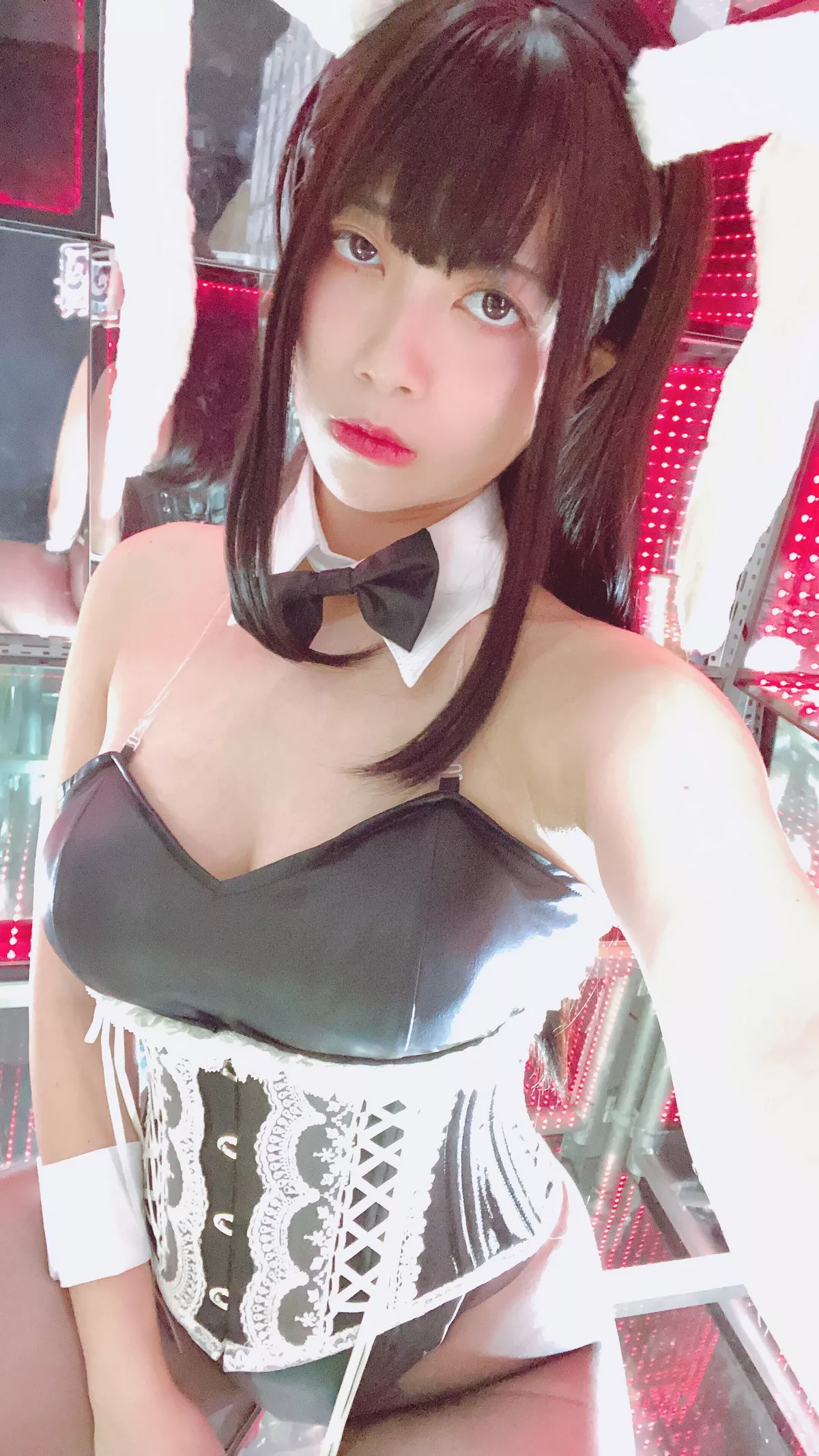 网络美女Hieey Heika嗨儿September主题性感黑色吊带配超薄黑丝撩人诱惑写真47P