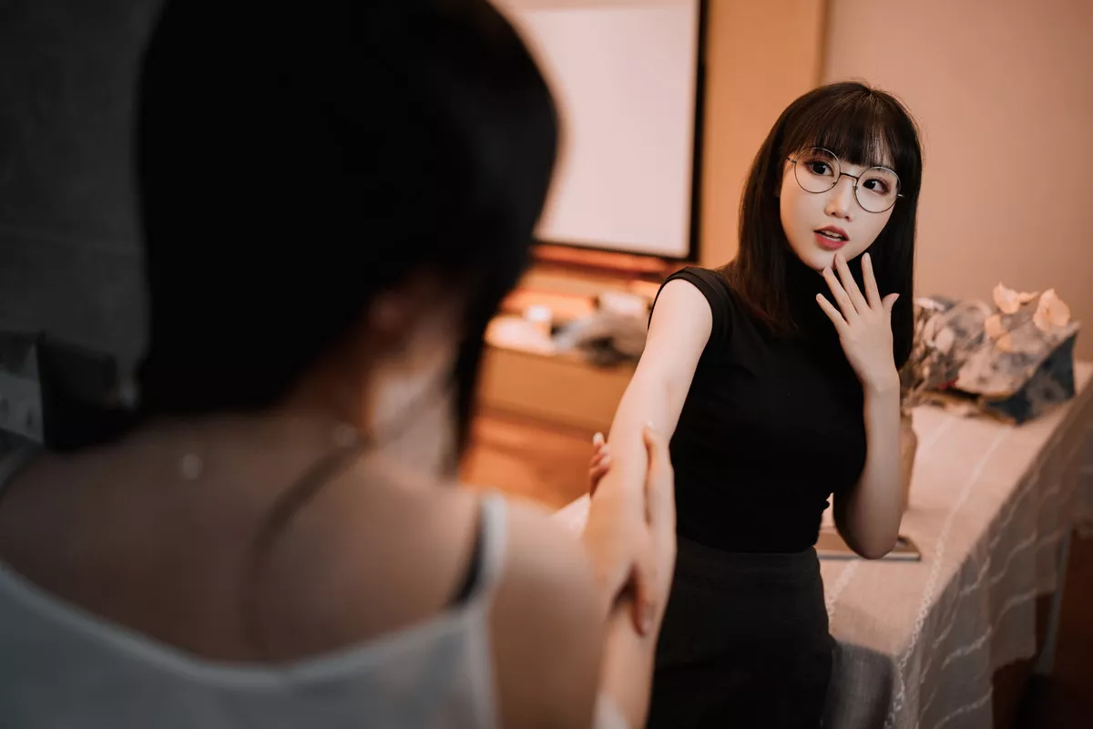 网络美女凉凉子&面饼仙儿OL百合主题私房性感姐妹花床上黑色内衣撩人诱惑写真51P