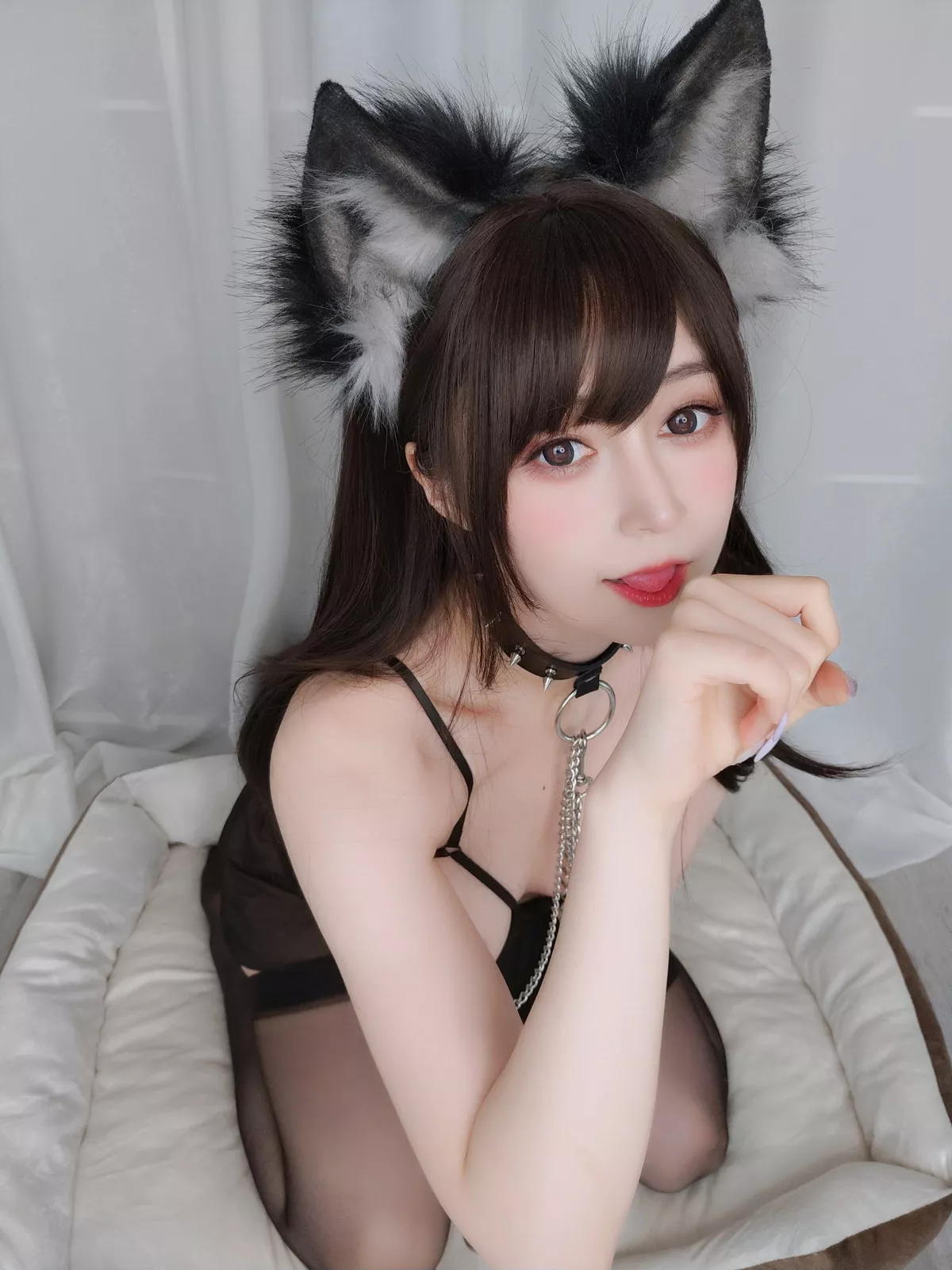 Coser小姐姐白银宠物黑犬主题私房性感黑色薄纱情趣内衣秀豪乳遮点诱惑写真23P