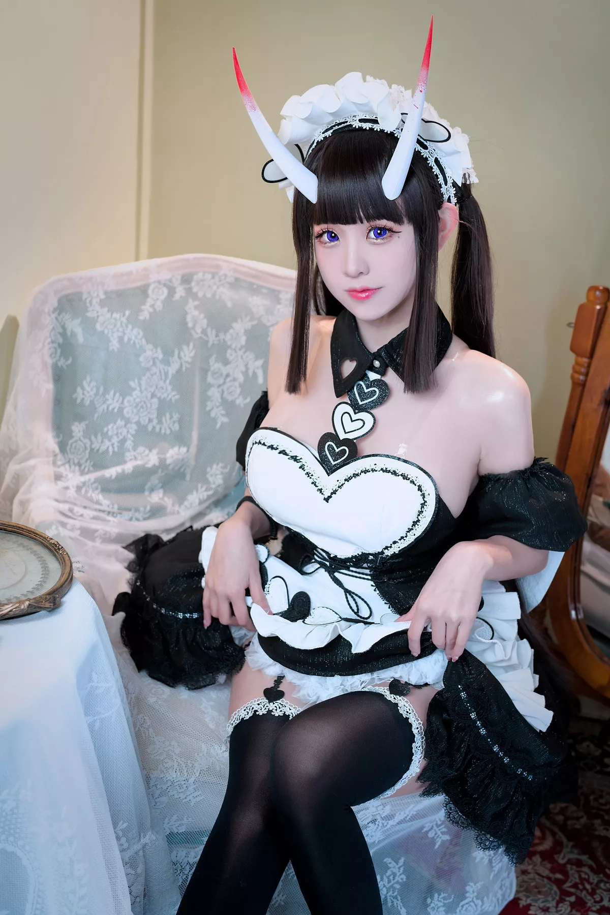 网络美女miko酱ww能代女仆主题私房性感吊裙配黑丝吊袜秀完美身材诱惑写真36P