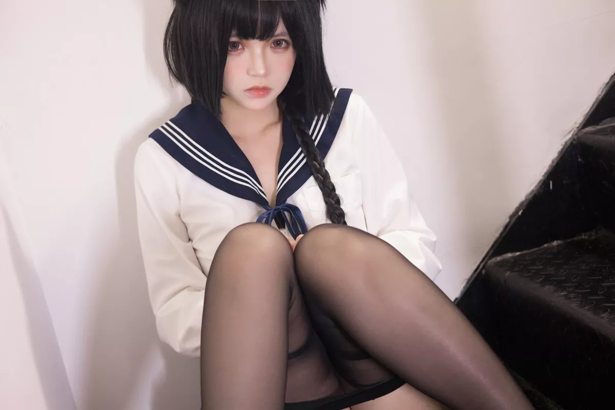 网络美女疯猫ss制服少女主题私房性感学生制服配超薄黑丝秀翘臀美腿诱惑写真80P