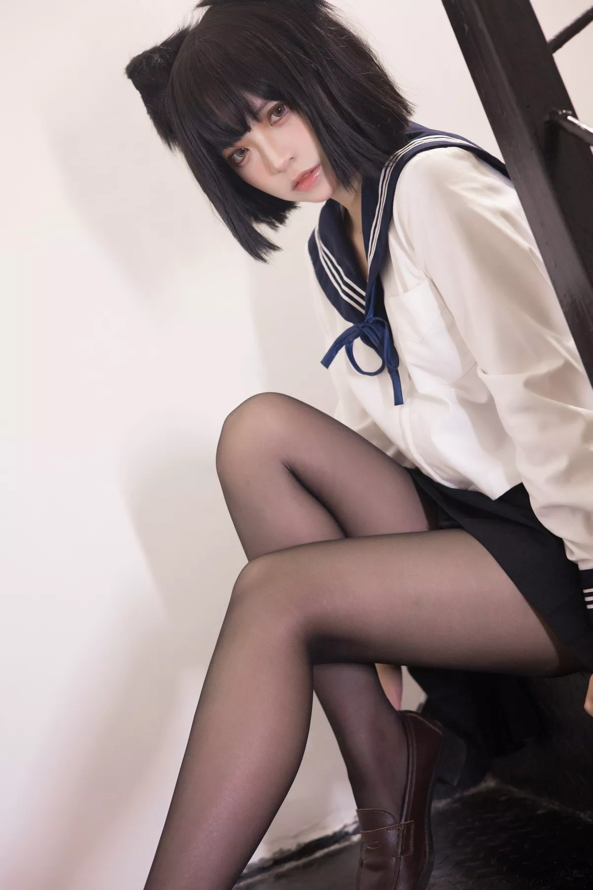 网络美女疯猫ss制服少女主题私房性感学生制服配超薄黑丝秀翘臀美腿诱惑写真80P