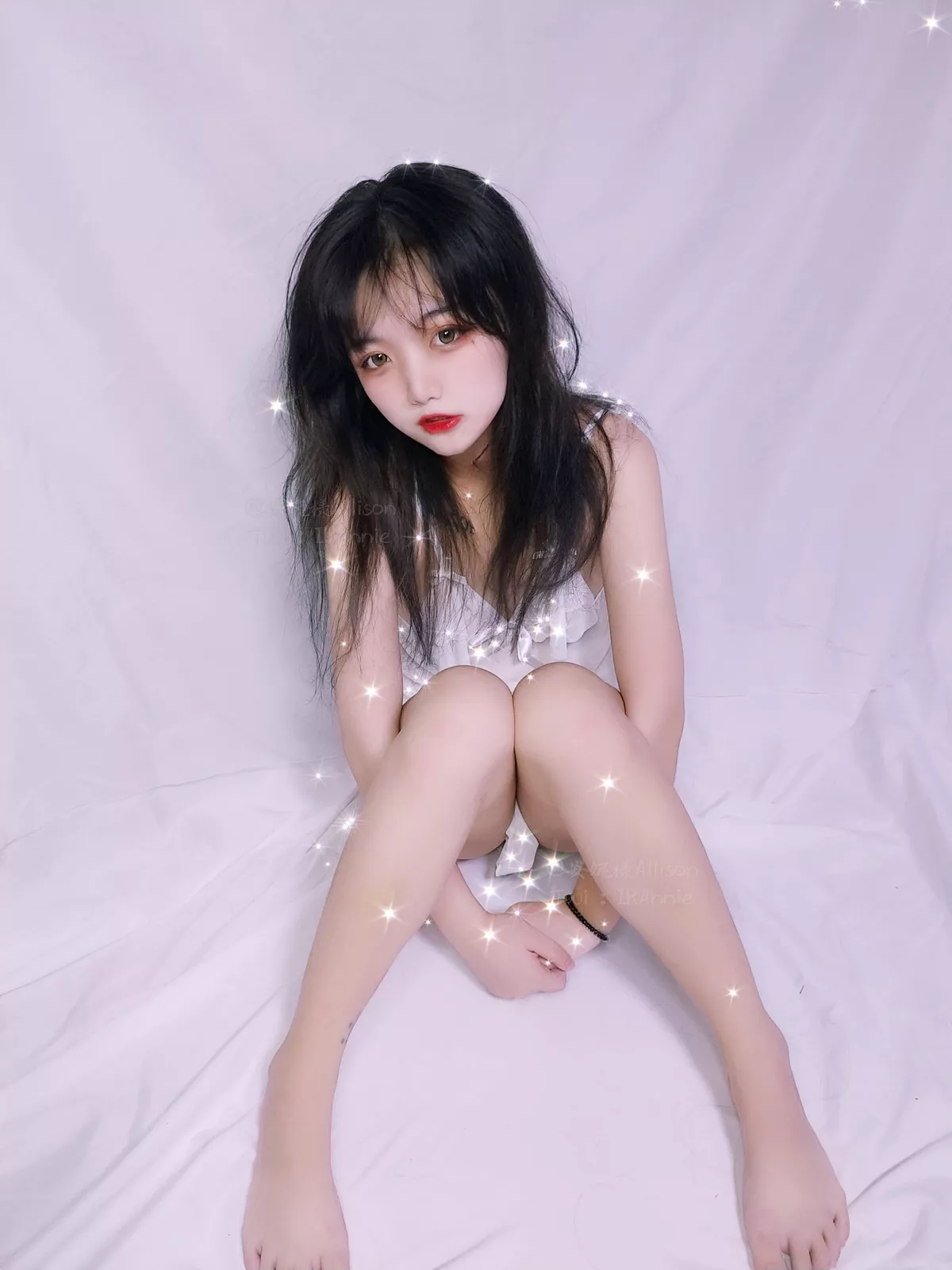萝莉小美女安妮白色睡衣主题私房脱性感白色薄纱睡衣露三点式内衣诱惑写真30P