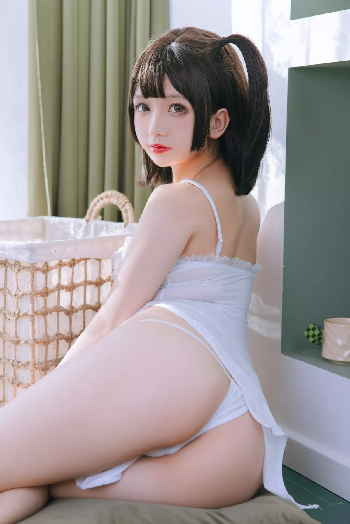 Cosplay美女日奈娇湿身小白裙主题性感白色吊带配丁字裤秀丰乳肥臀诱惑写真91P