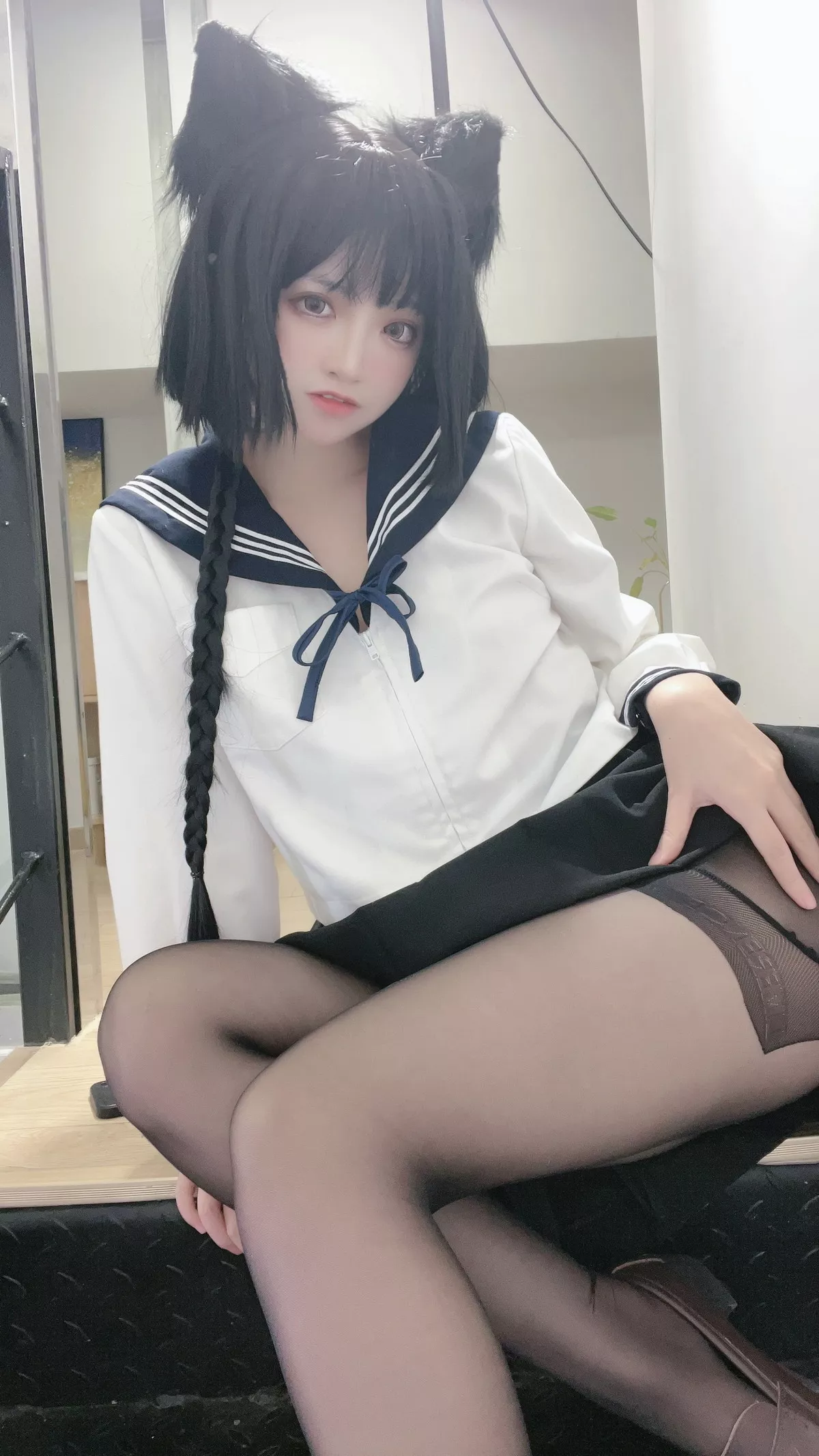 网络美女疯猫ss制服少女主题私房性感学生制服配超薄黑丝秀翘臀美腿诱惑写真80P