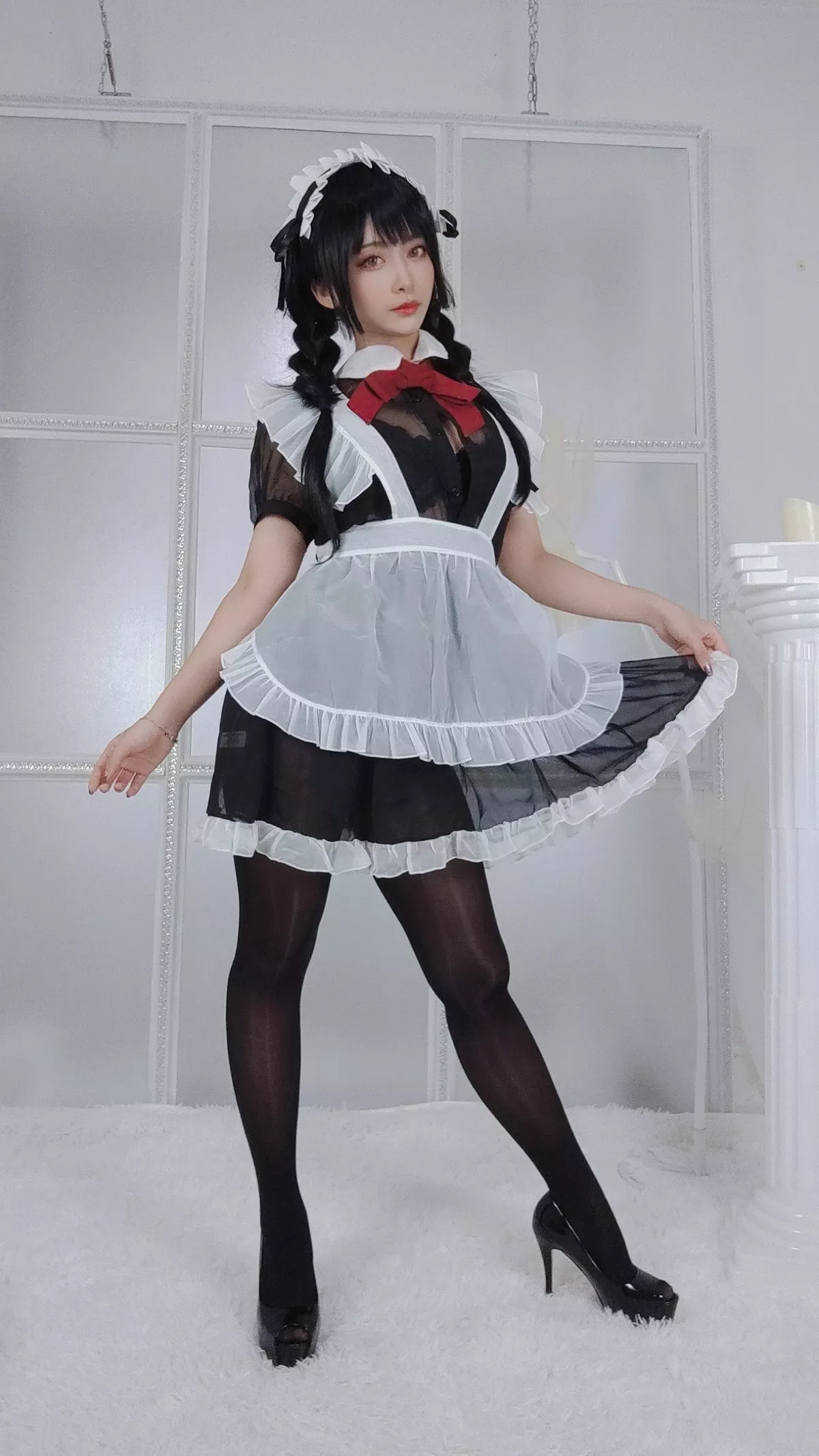 动漫博主洛璃LoLiSAMA黑丝女仆主题性感女仆装配超薄无内黑丝秀翘臀诱惑写真93P