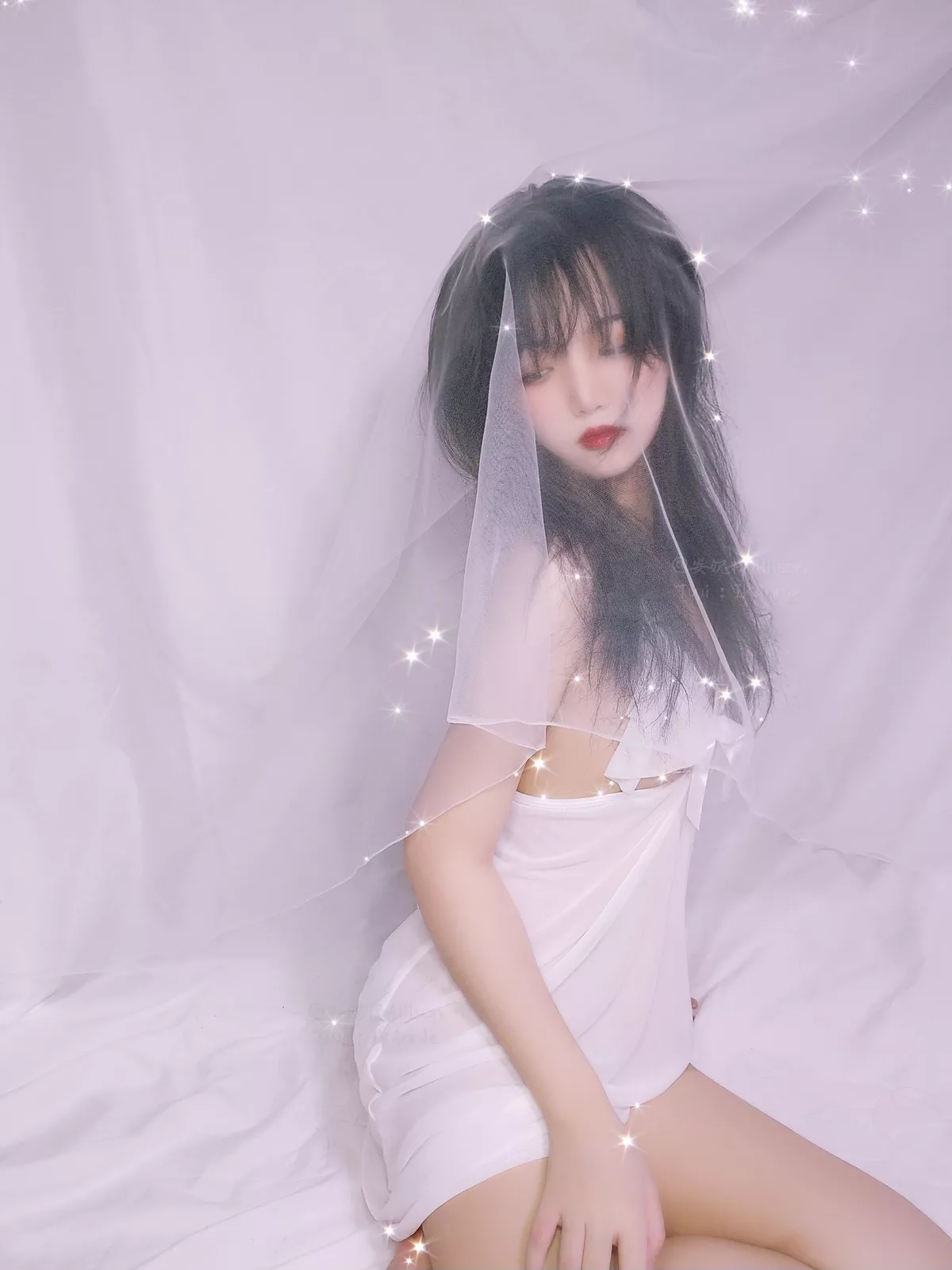 萝莉小美女安妮白色睡衣主题私房脱性感白色薄纱睡衣露三点式内衣诱惑写真30P