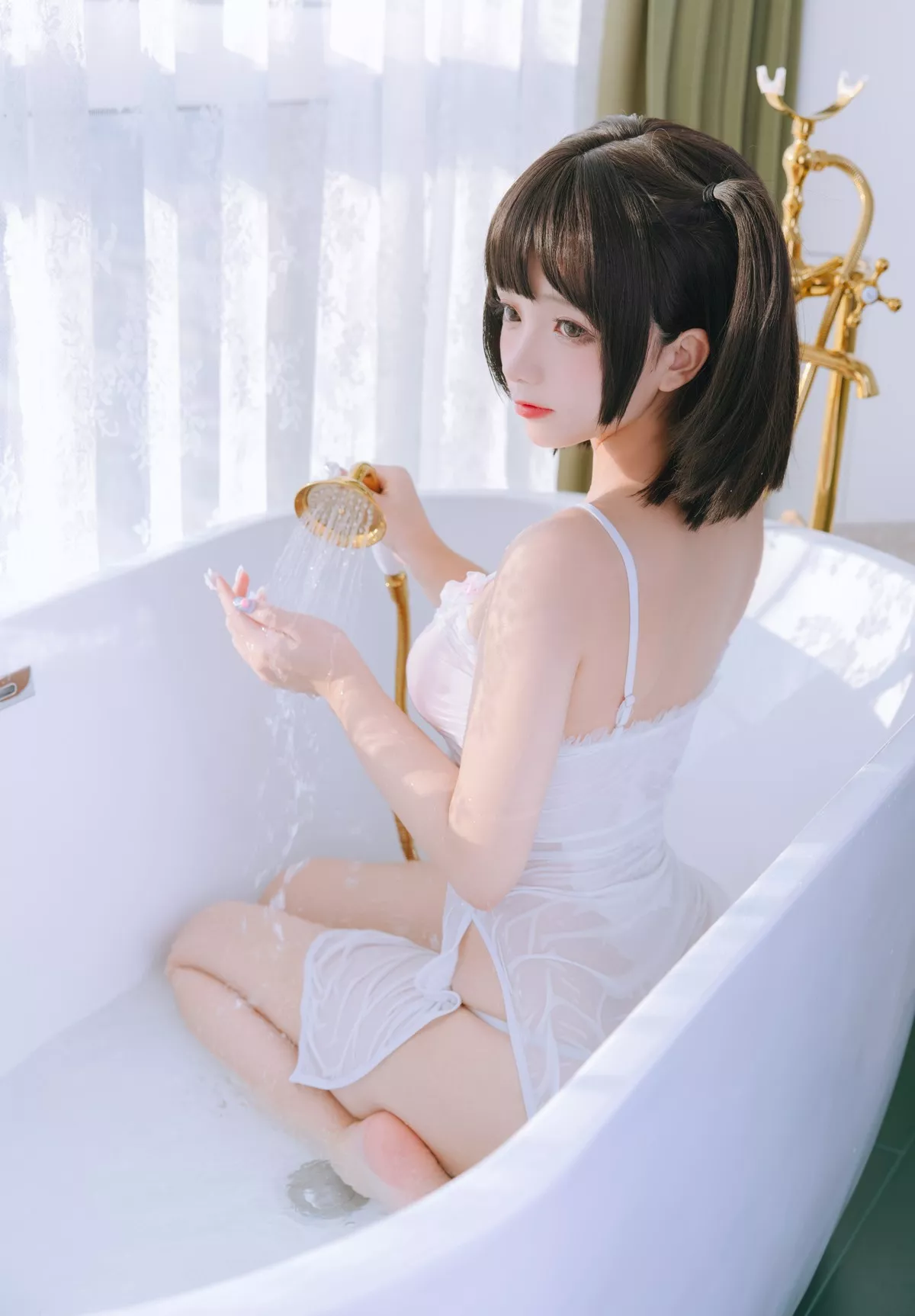 Cosplay美女日奈娇湿身小白裙主题性感白色吊带配丁字裤秀丰乳肥臀诱惑写真91P
