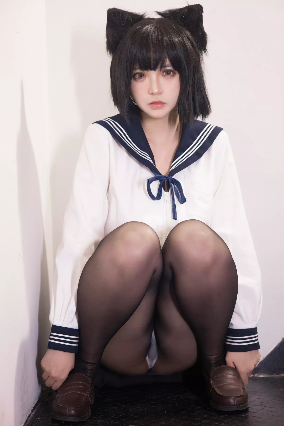 网络美女疯猫ss制服少女主题私房性感学生制服配超薄黑丝秀翘臀美腿诱惑写真80P