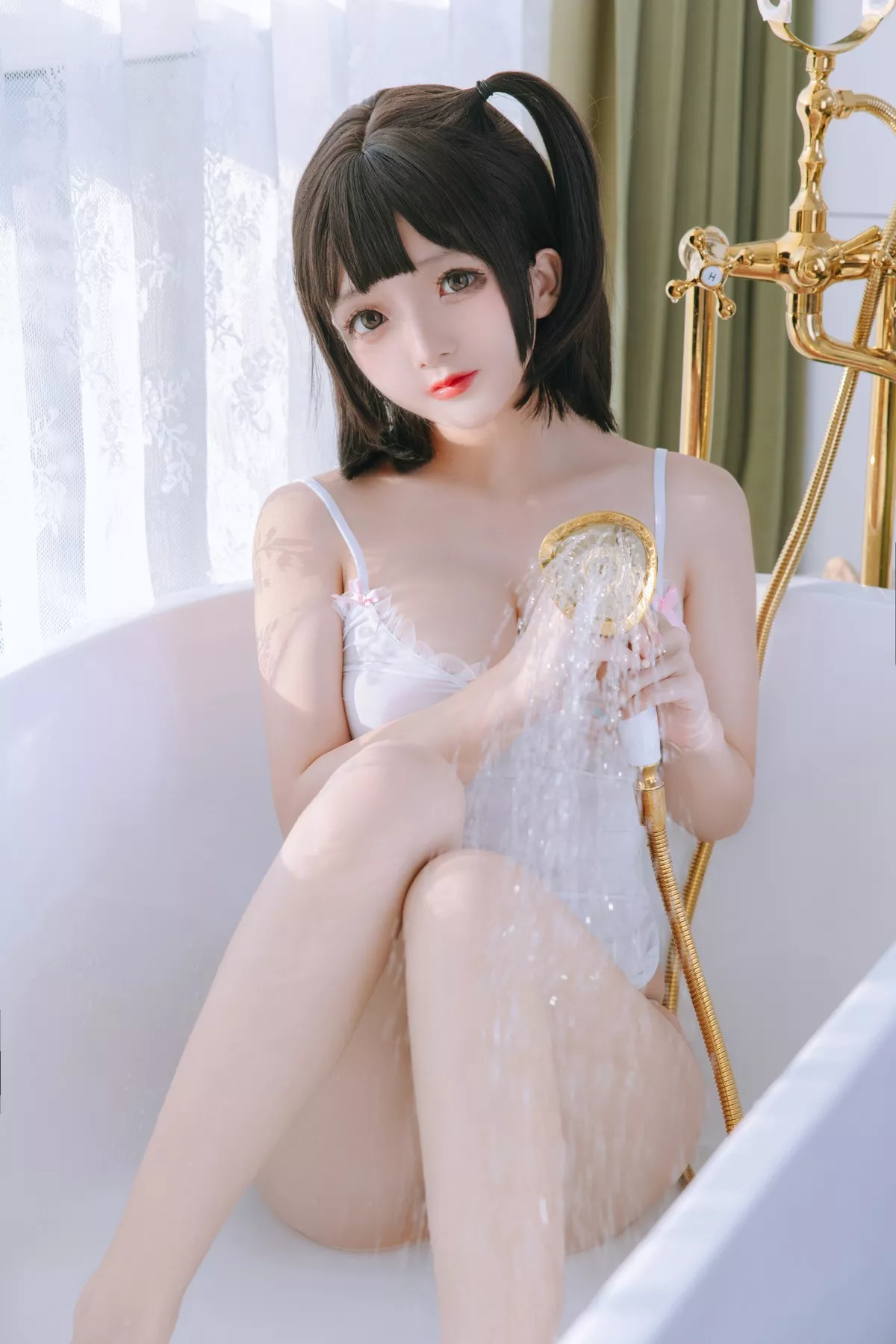 Cosplay美女日奈娇湿身小白裙主题性感白色吊带配丁字裤秀丰乳肥臀诱惑写真91P