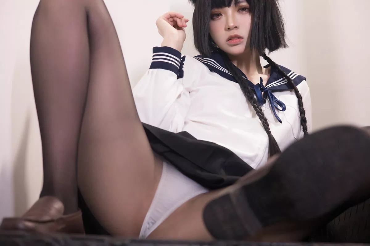 网络美女疯猫ss制服少女主题私房性感学生制服配超薄黑丝秀翘臀美腿诱惑写真80P