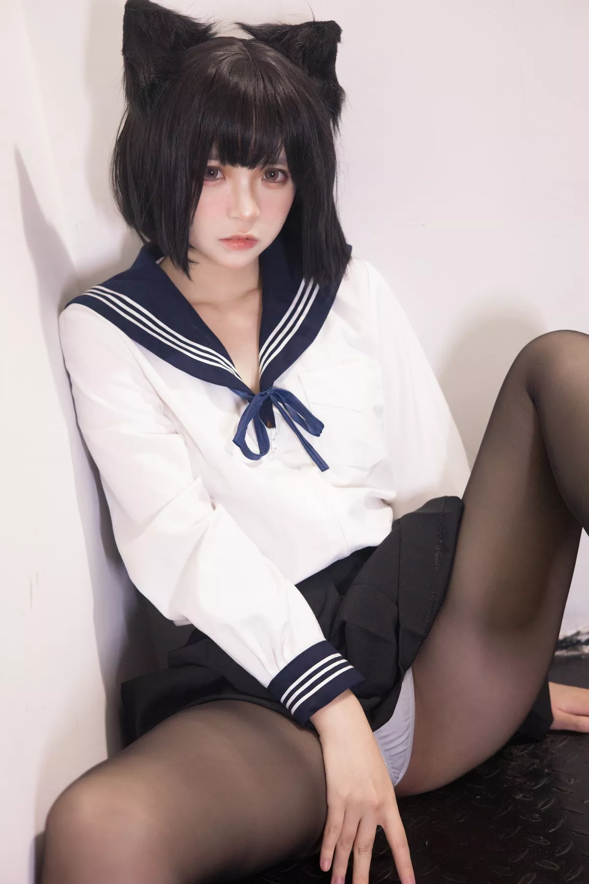 网络美女疯猫ss制服少女主题私房性感学生制服配超薄黑丝秀翘臀美腿诱惑写真80P