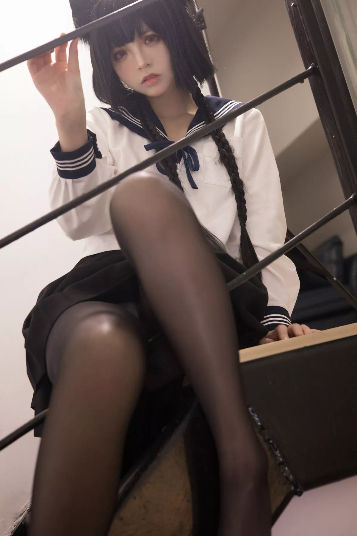 网络美女疯猫ss制服少女主题私房性感学生制服配超薄黑丝秀翘臀美腿诱惑写真80P