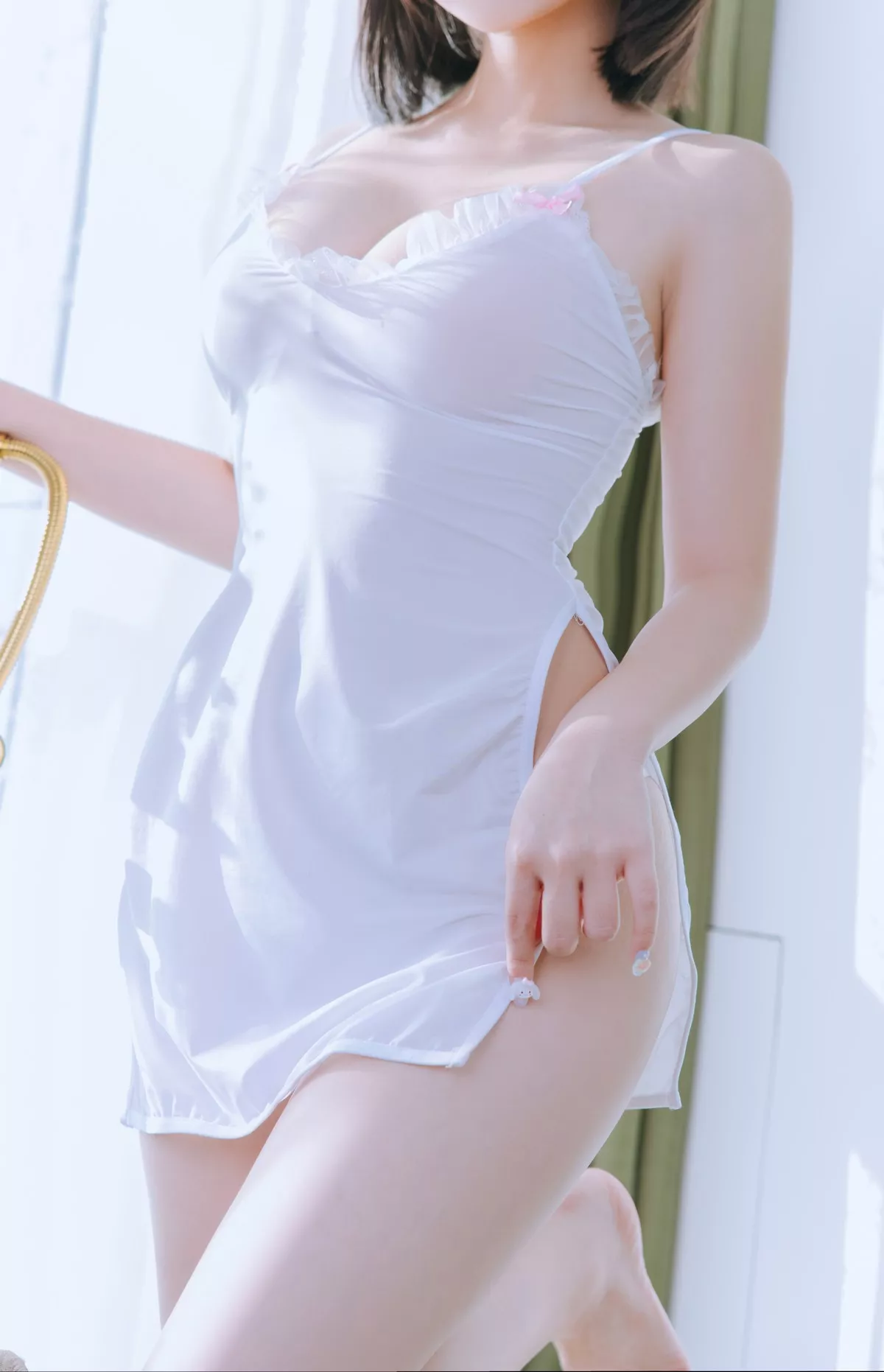 Cosplay美女日奈娇湿身小白裙主题性感白色吊带配丁字裤秀丰乳肥臀诱惑写真91P