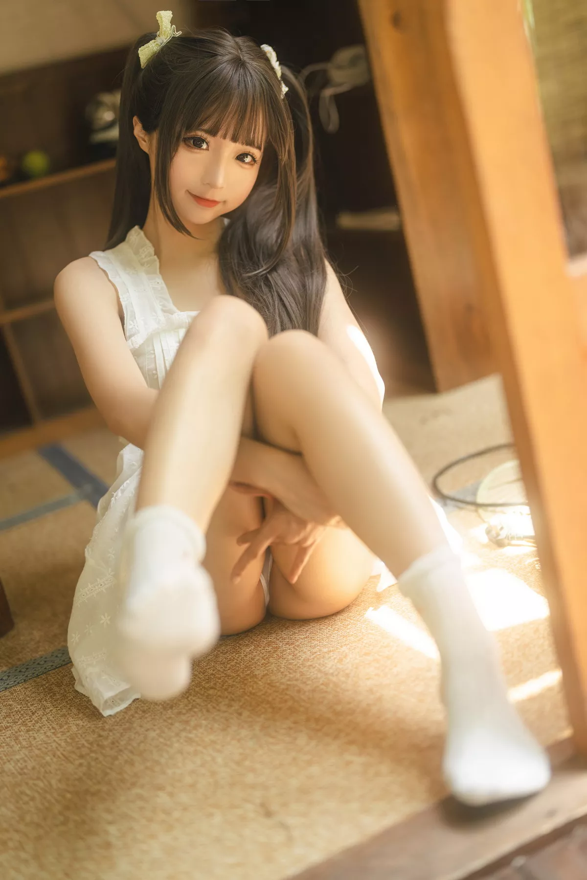 动漫博主蠢沫沫夏主题私房脱白色吊裙大尺度露火辣胴体秀豪乳遮点诱惑写真115P