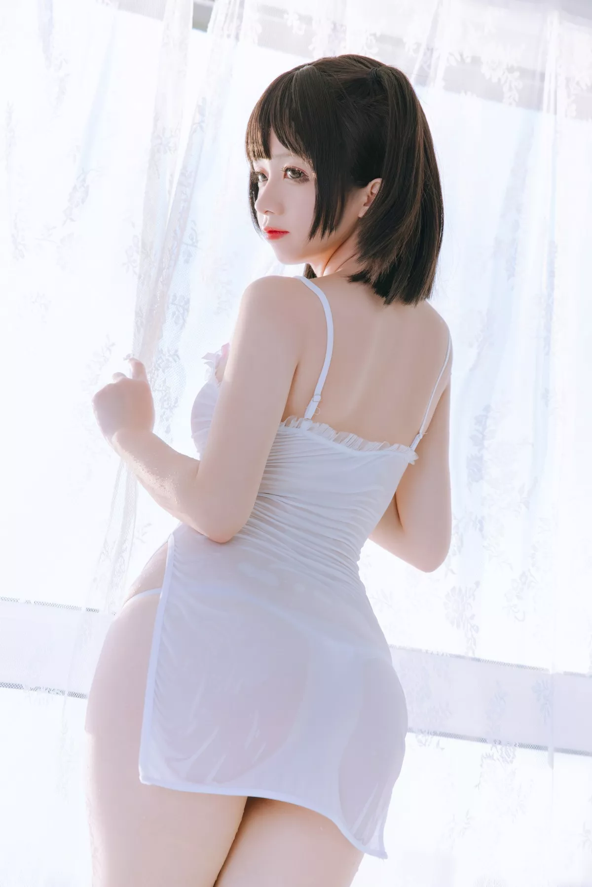 Cosplay美女日奈娇湿身小白裙主题性感白色吊带配丁字裤秀丰乳肥臀诱惑写真91P