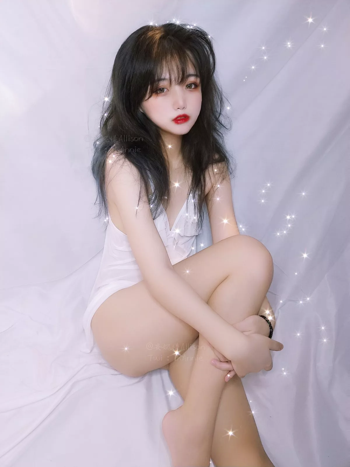 萝莉小美女安妮白色睡衣主题私房脱性感白色薄纱睡衣露三点式内衣诱惑写真30P