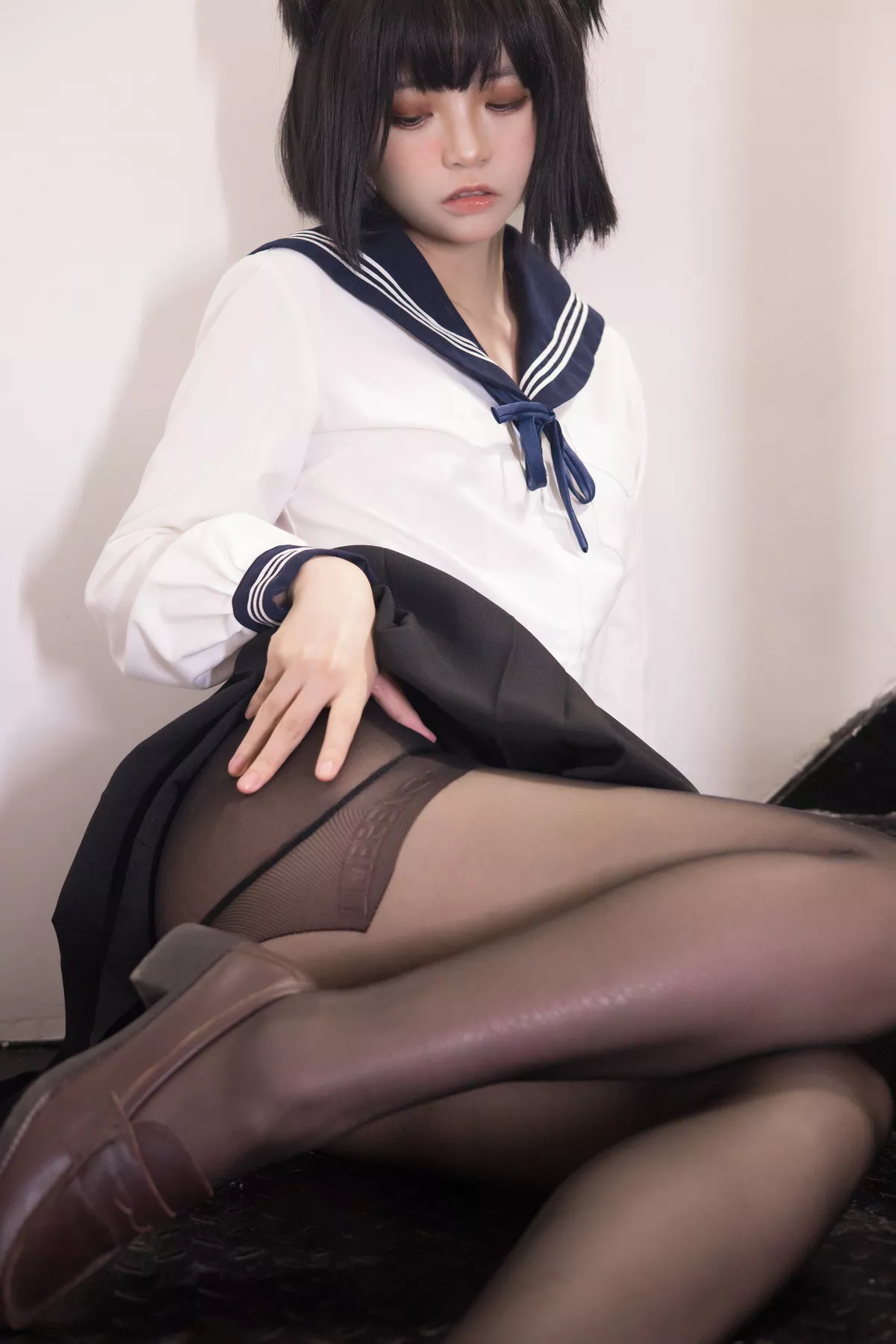 网络美女疯猫ss制服少女主题私房性感学生制服配超薄黑丝秀翘臀美腿诱惑写真80P