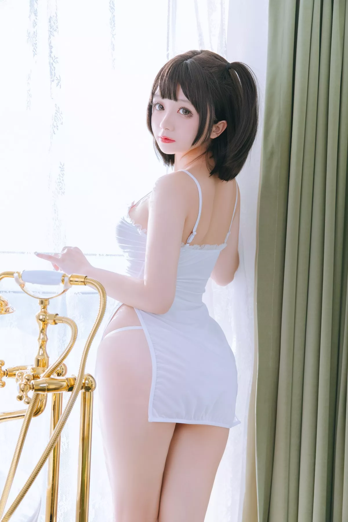 Cosplay美女日奈娇湿身小白裙主题性感白色吊带配丁字裤秀丰乳肥臀诱惑写真91P