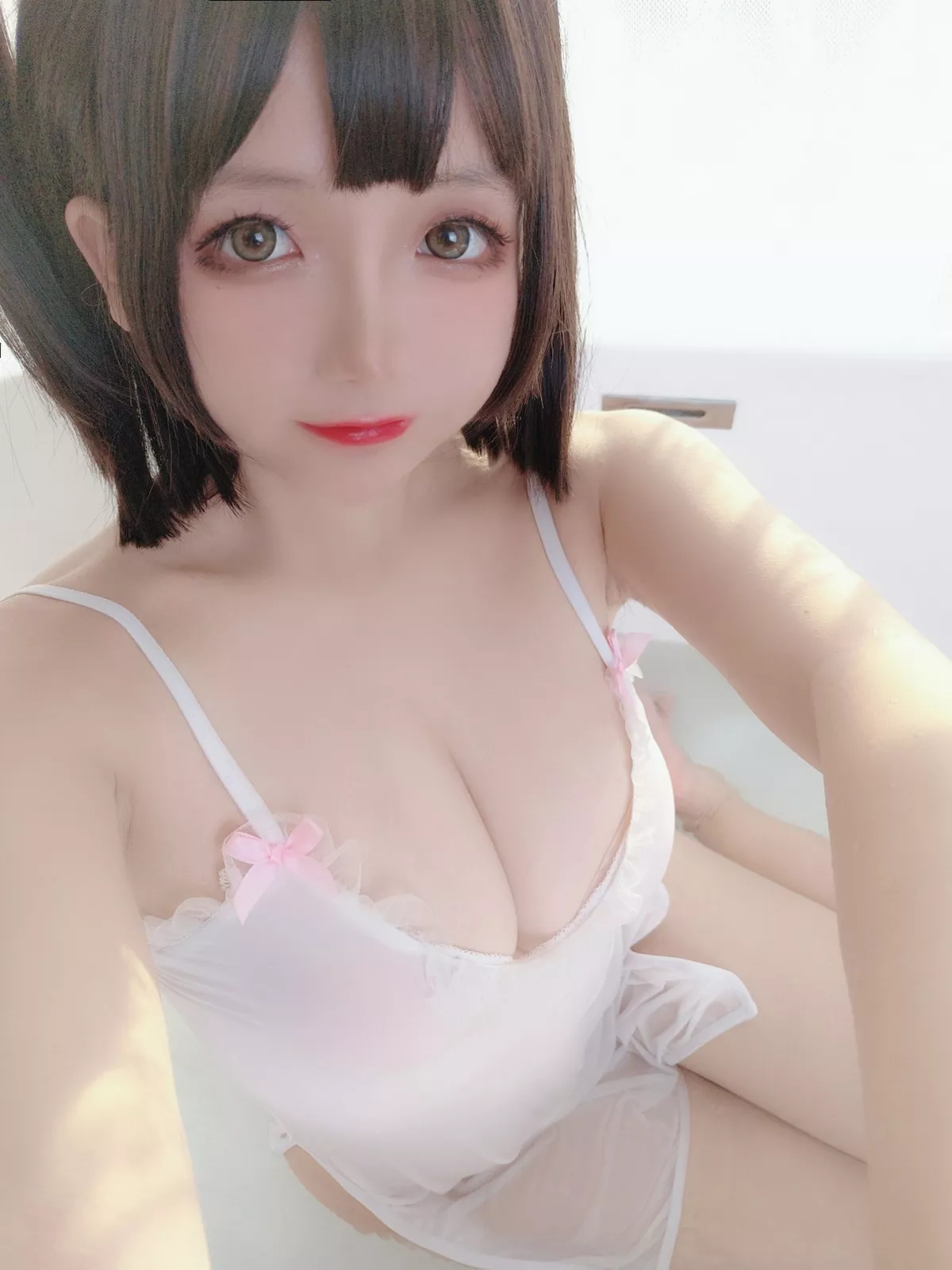 Cosplay美女日奈娇湿身小白裙主题性感白色吊带配丁字裤秀丰乳肥臀诱惑写真91P