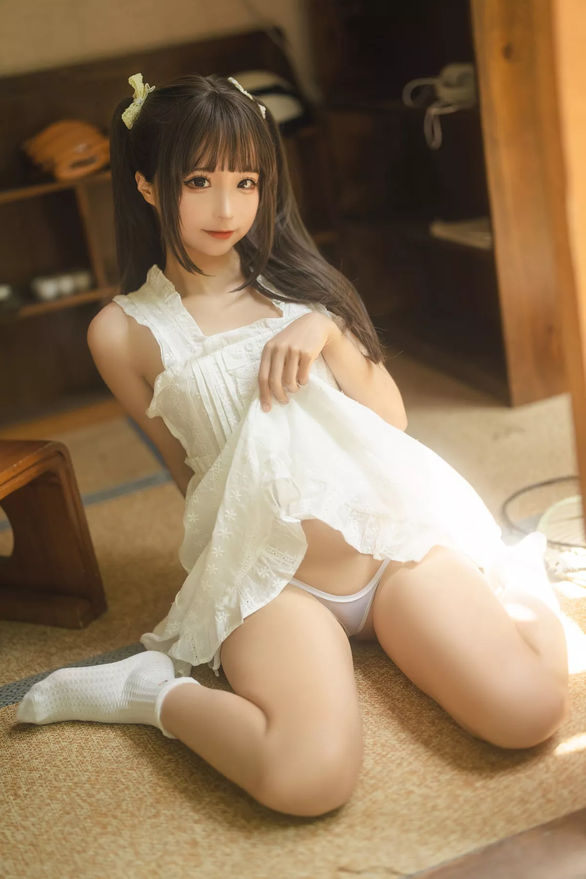 动漫博主蠢沫沫夏主题私房脱白色吊裙大尺度露火辣胴体秀豪乳遮点诱惑写真115P
