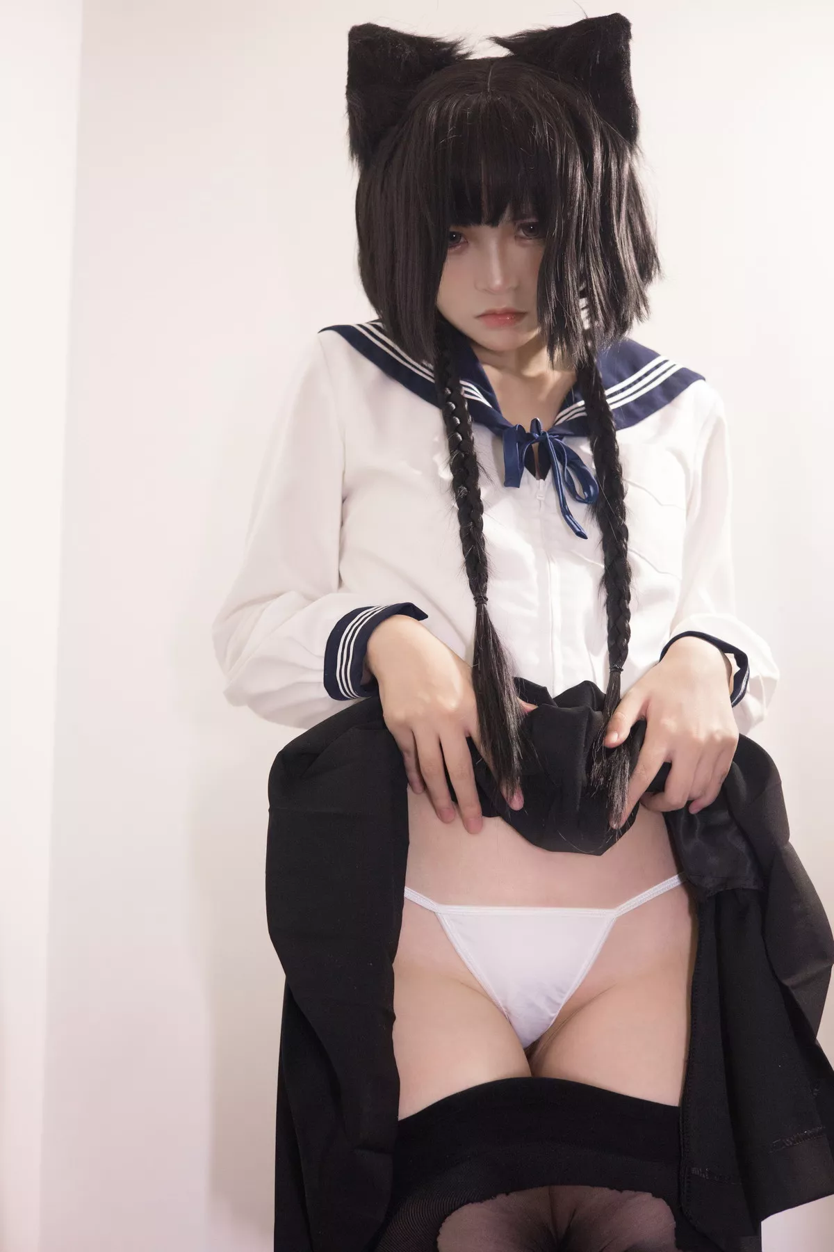 网络美女疯猫ss制服少女主题私房性感学生制服配超薄黑丝秀翘臀美腿诱惑写真80P