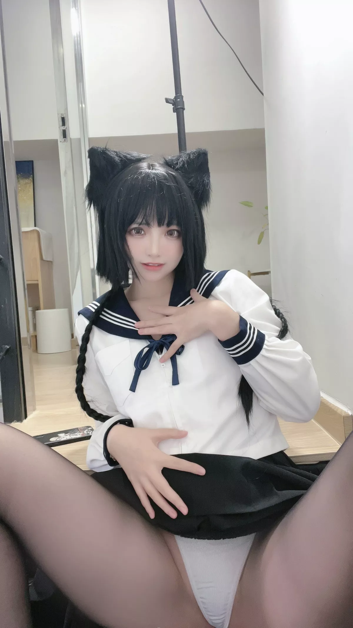 网络美女疯猫ss制服少女主题私房性感学生制服配超薄黑丝秀翘臀美腿诱惑写真80P