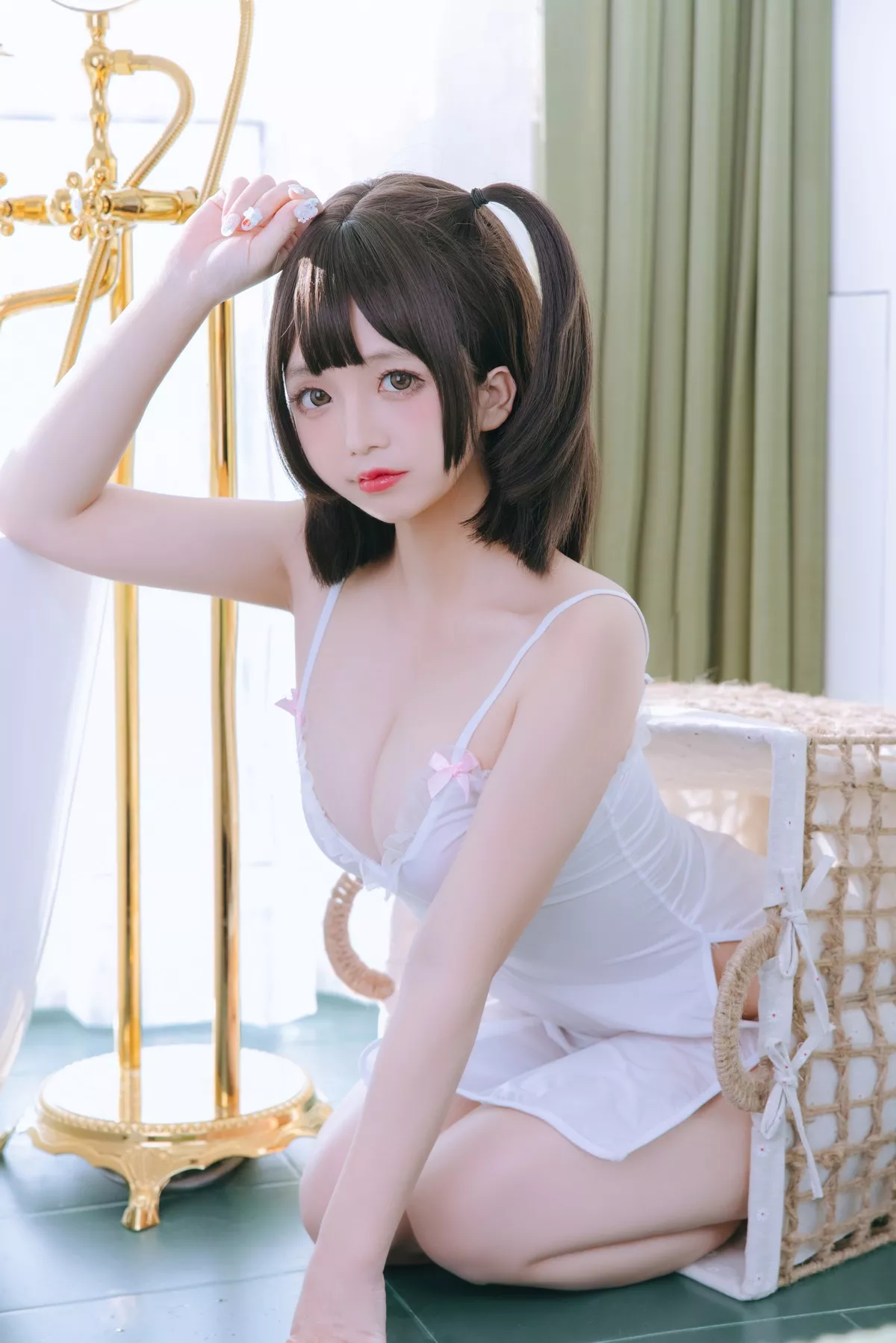 Cosplay美女日奈娇湿身小白裙主题性感白色吊带配丁字裤秀丰乳肥臀诱惑写真91P