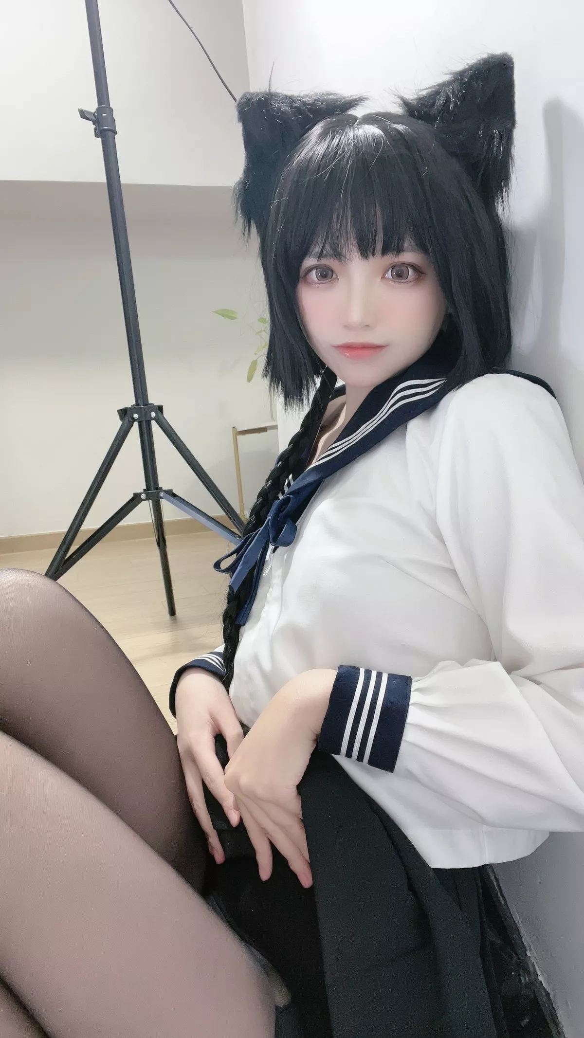 网络美女疯猫ss制服少女主题私房性感学生制服配超薄黑丝秀翘臀美腿诱惑写真80P