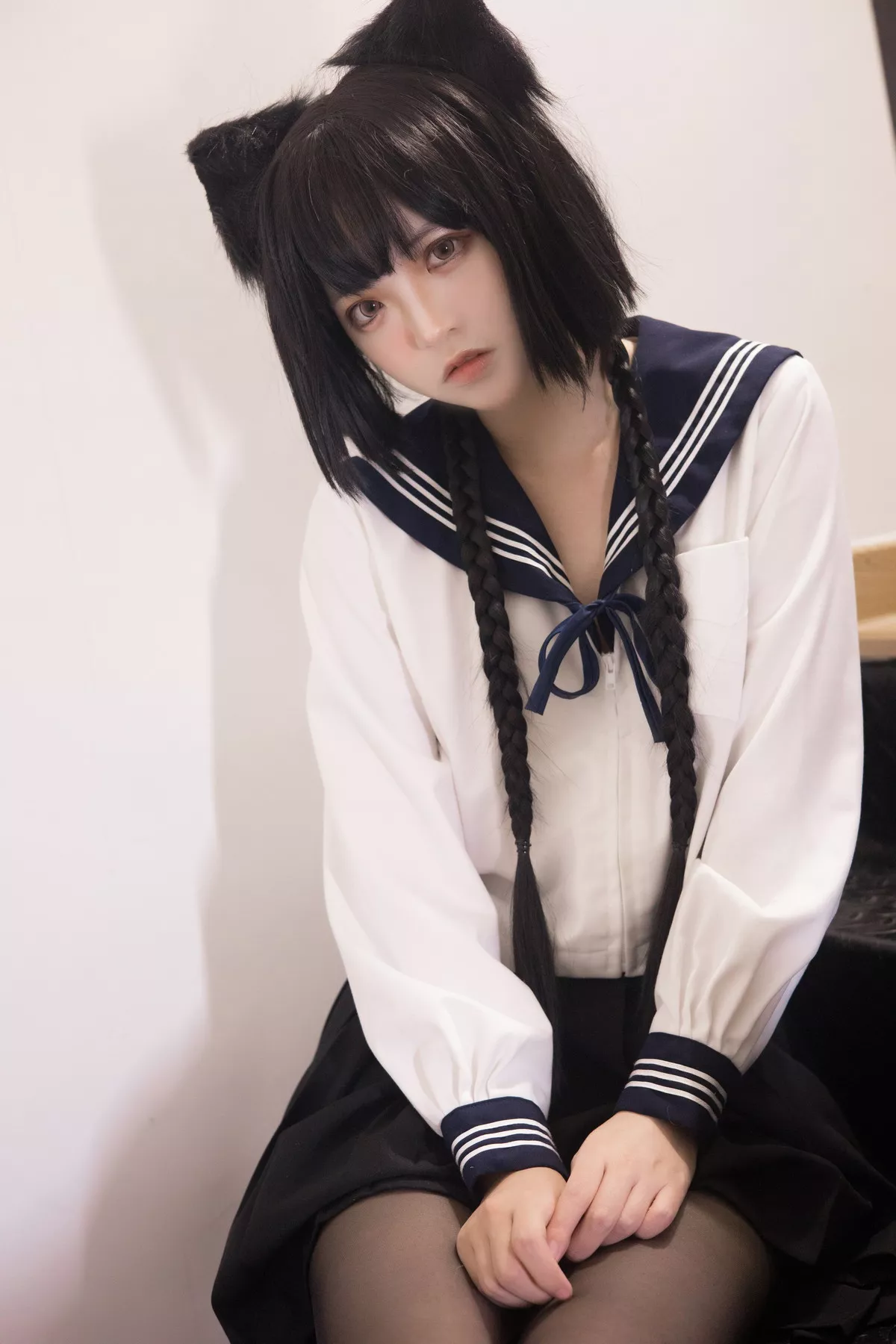 网络美女疯猫ss制服少女主题私房性感学生制服配超薄黑丝秀翘臀美腿诱惑写真80P