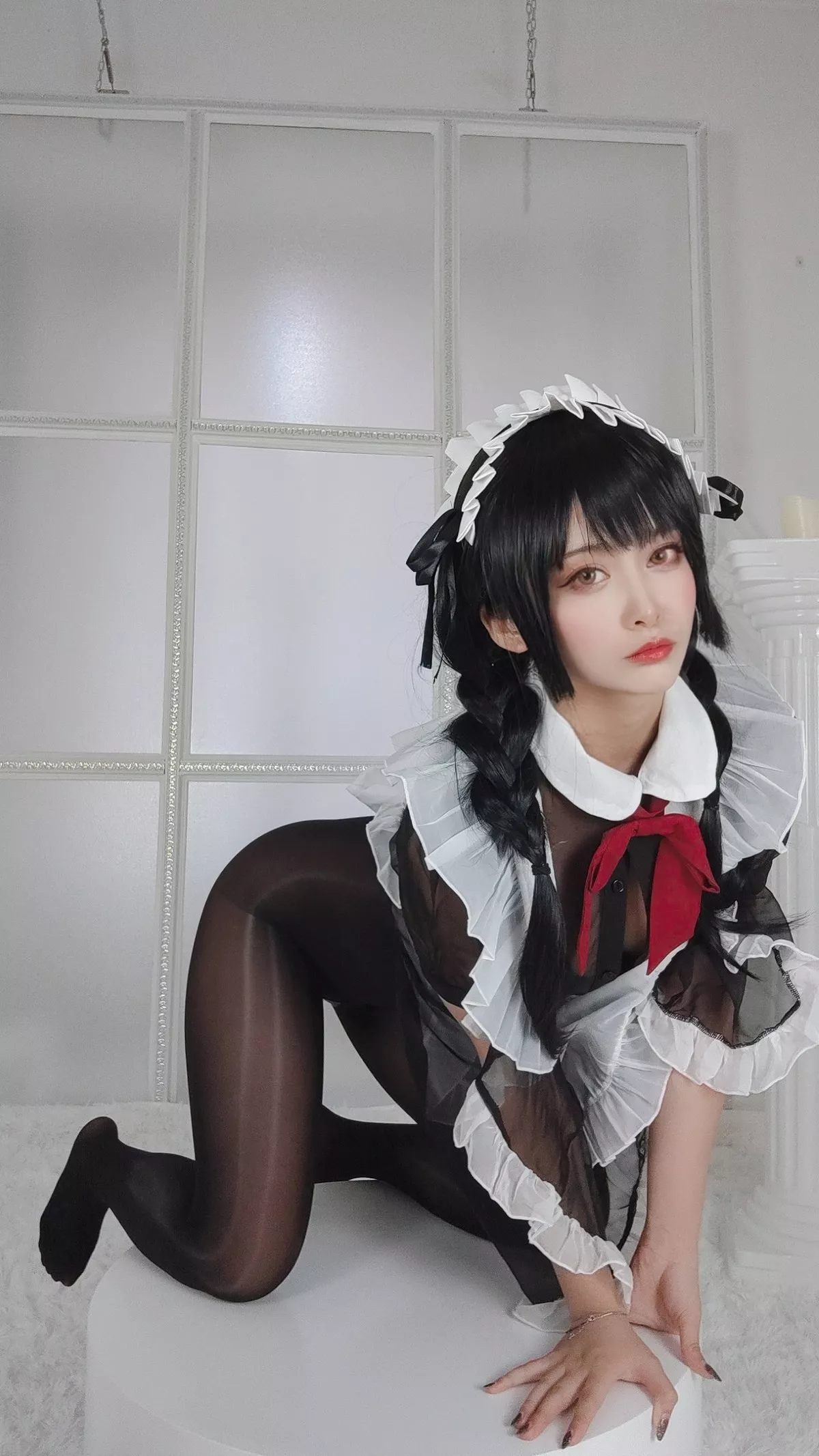 动漫博主洛璃LoLiSAMA黑丝女仆主题性感女仆装配超薄无内黑丝秀翘臀诱惑写真93P