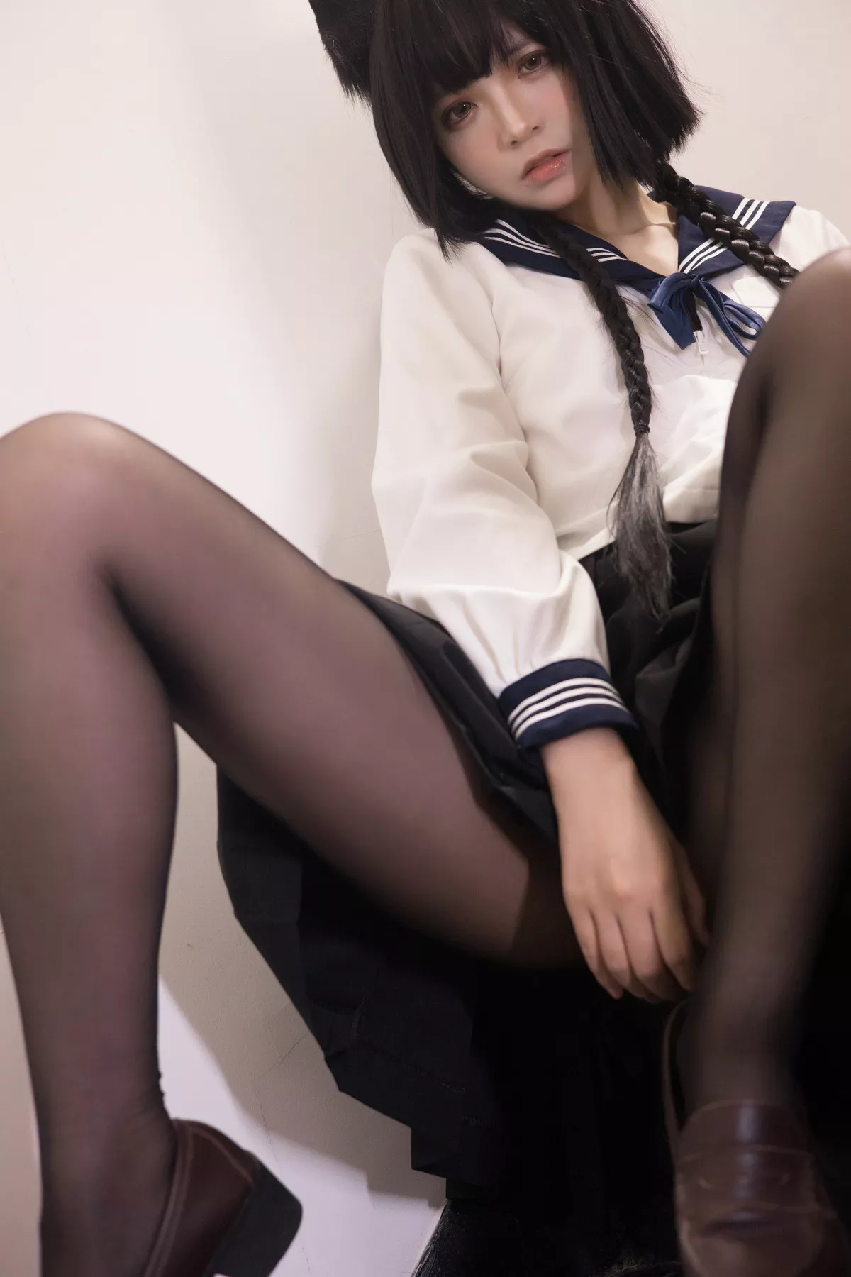网络美女疯猫ss制服少女主题私房性感学生制服配超薄黑丝秀翘臀美腿诱惑写真80P