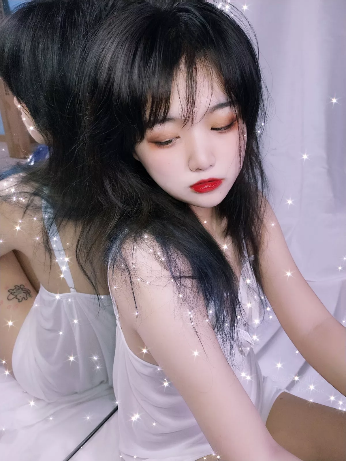萝莉小美女安妮白色睡衣主题私房脱性感白色薄纱睡衣露三点式内衣诱惑写真30P