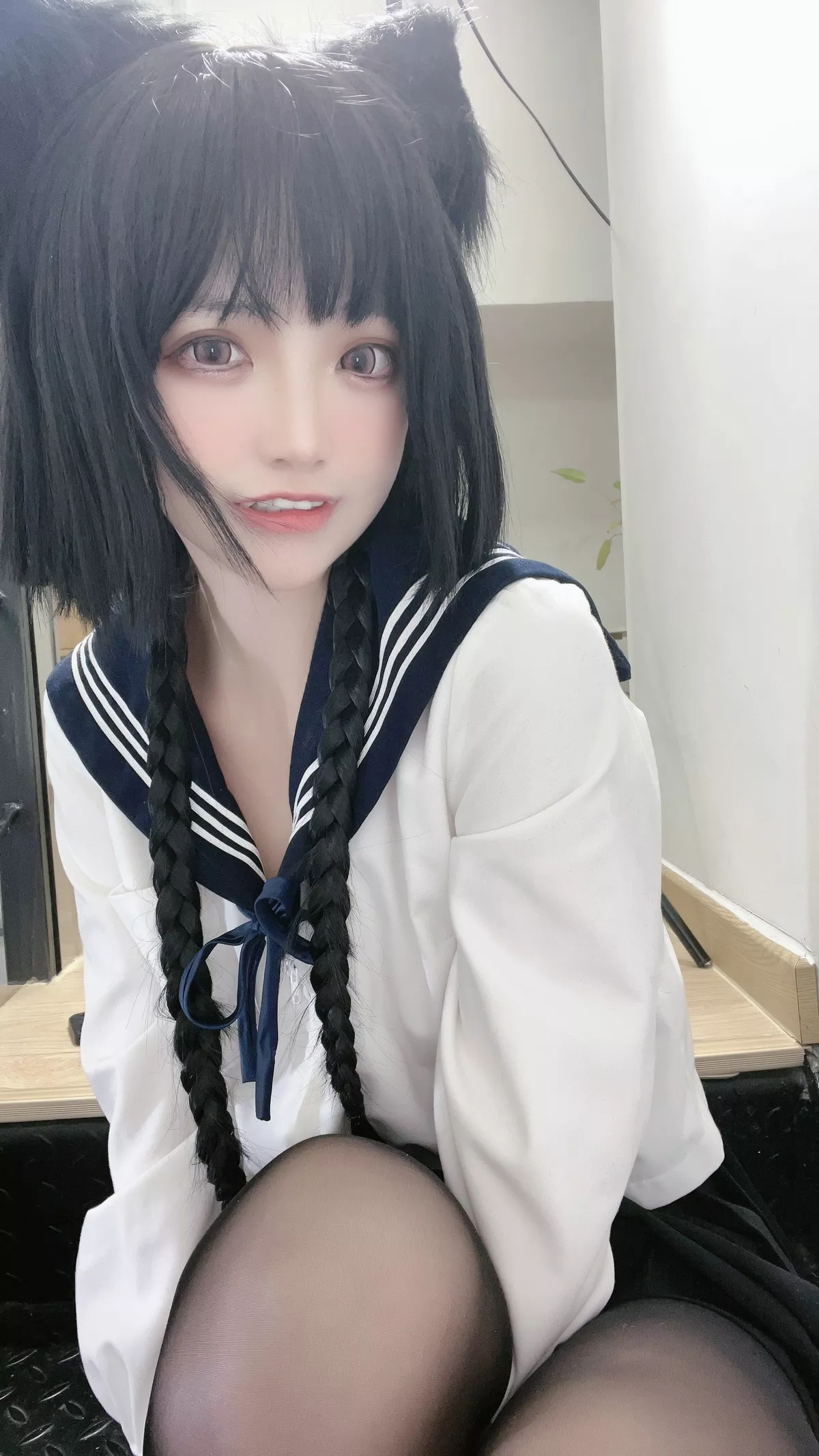 网络美女疯猫ss制服少女主题私房性感学生制服配超薄黑丝秀翘臀美腿诱惑写真80P