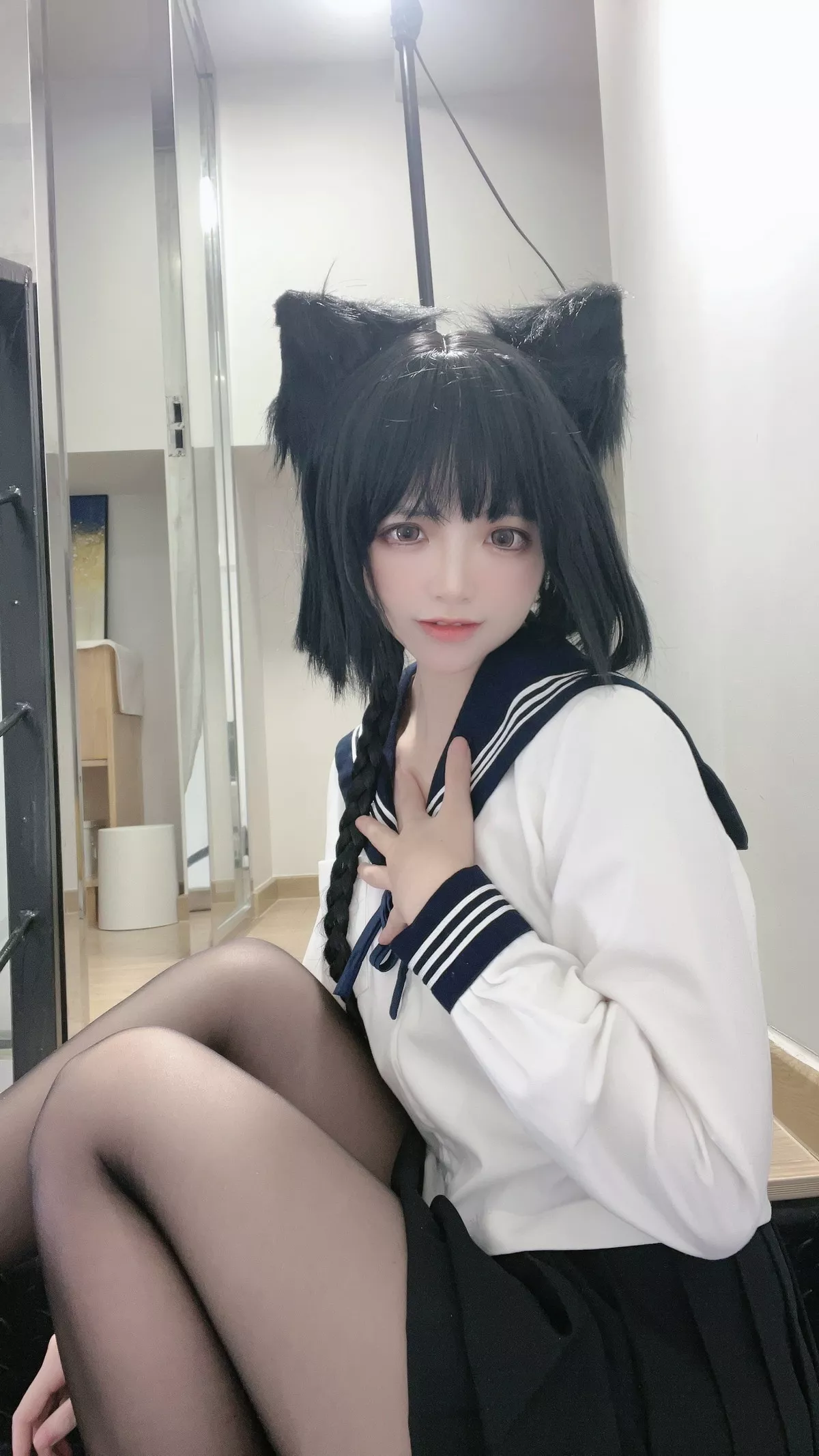 网络美女疯猫ss制服少女主题私房性感学生制服配超薄黑丝秀翘臀美腿诱惑写真80P