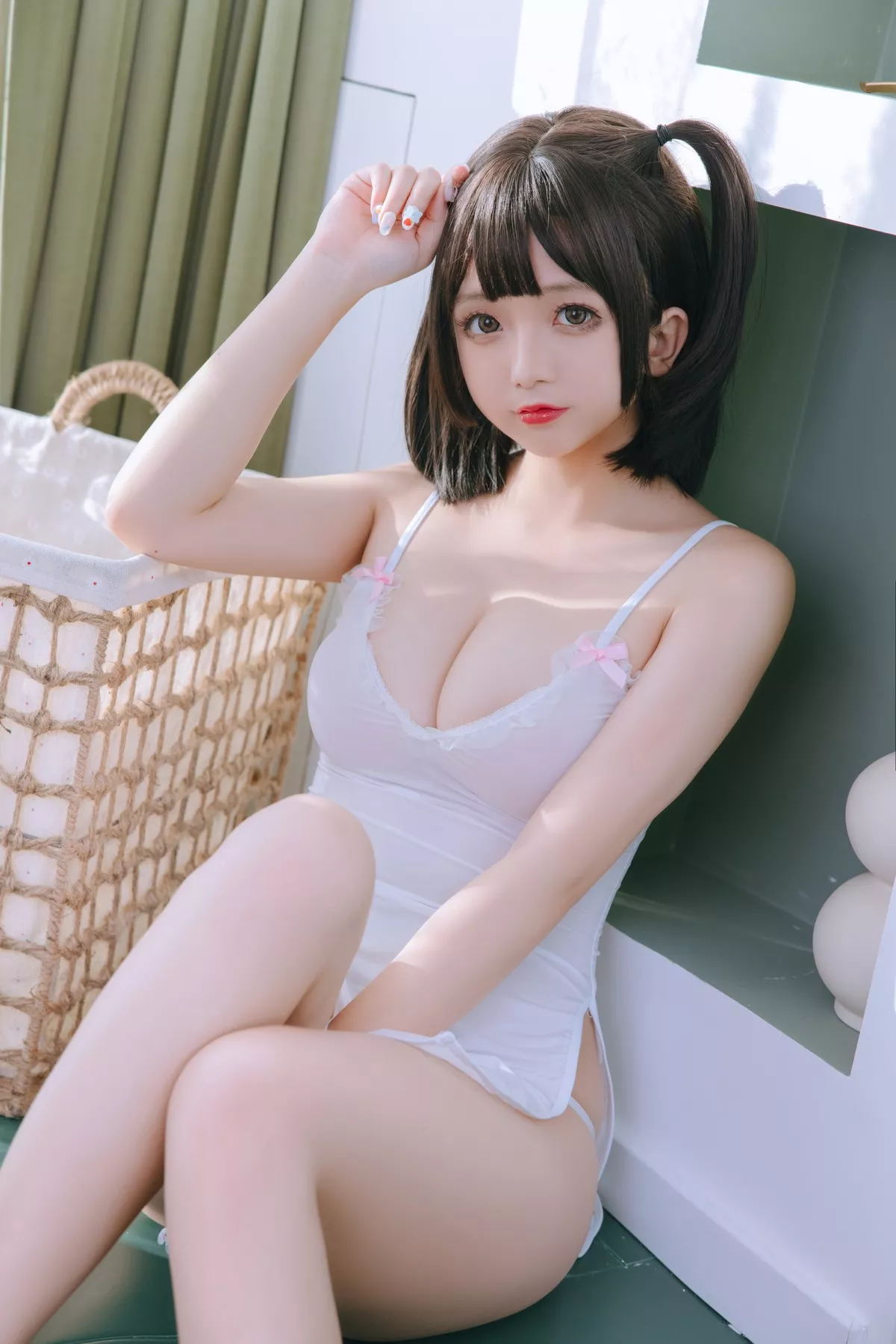 Cosplay美女日奈娇湿身小白裙主题性感白色吊带配丁字裤秀丰乳肥臀诱惑写真91P