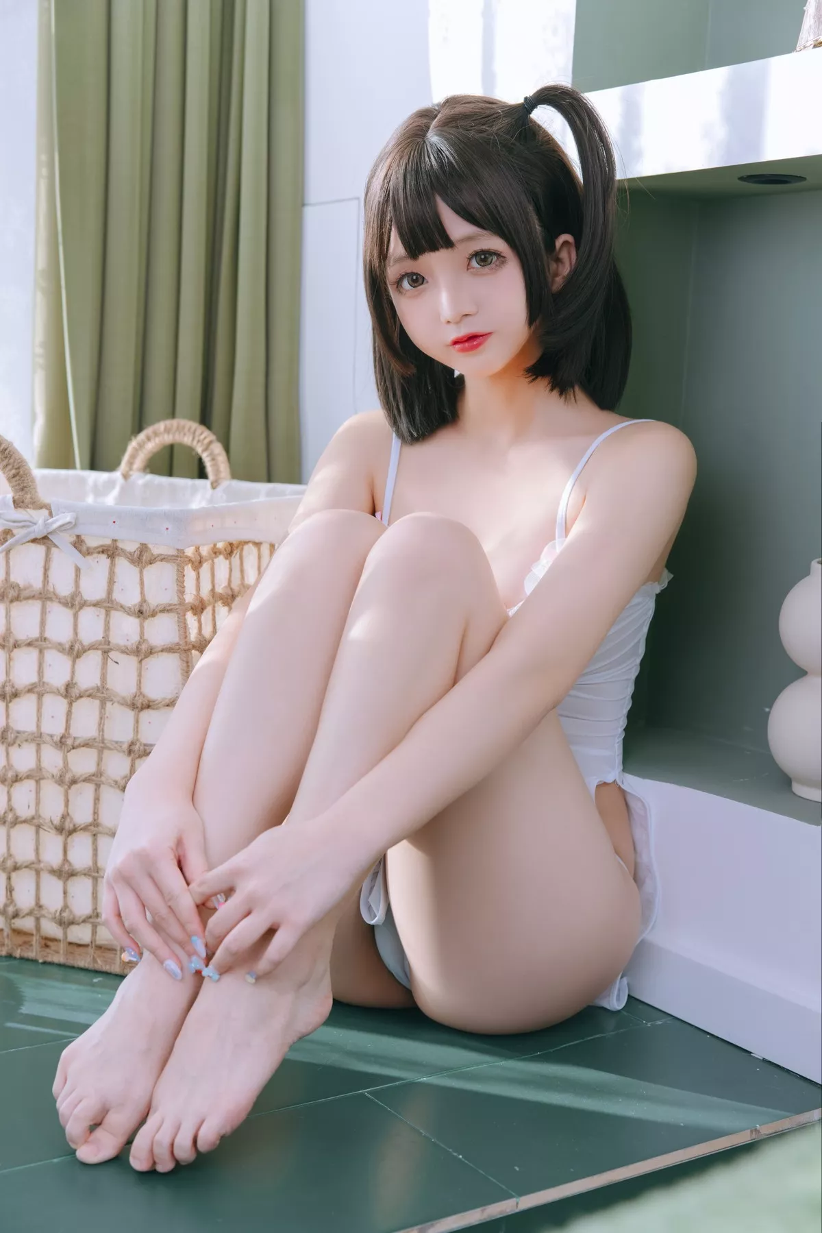 Cosplay美女日奈娇湿身小白裙主题性感白色吊带配丁字裤秀丰乳肥臀诱惑写真91P