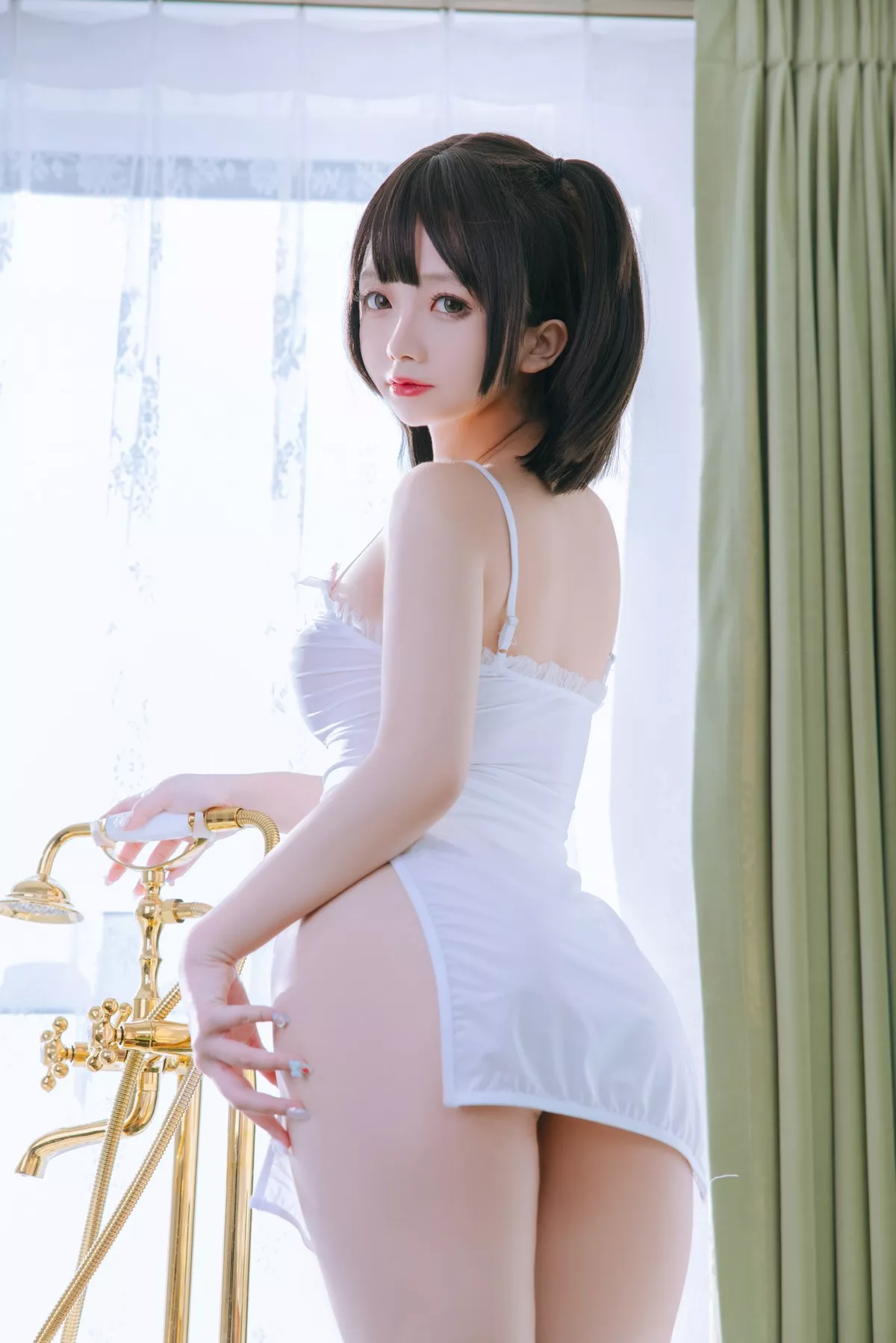 Cosplay美女日奈娇湿身小白裙主题性感白色吊带配丁字裤秀丰乳肥臀诱惑写真91P