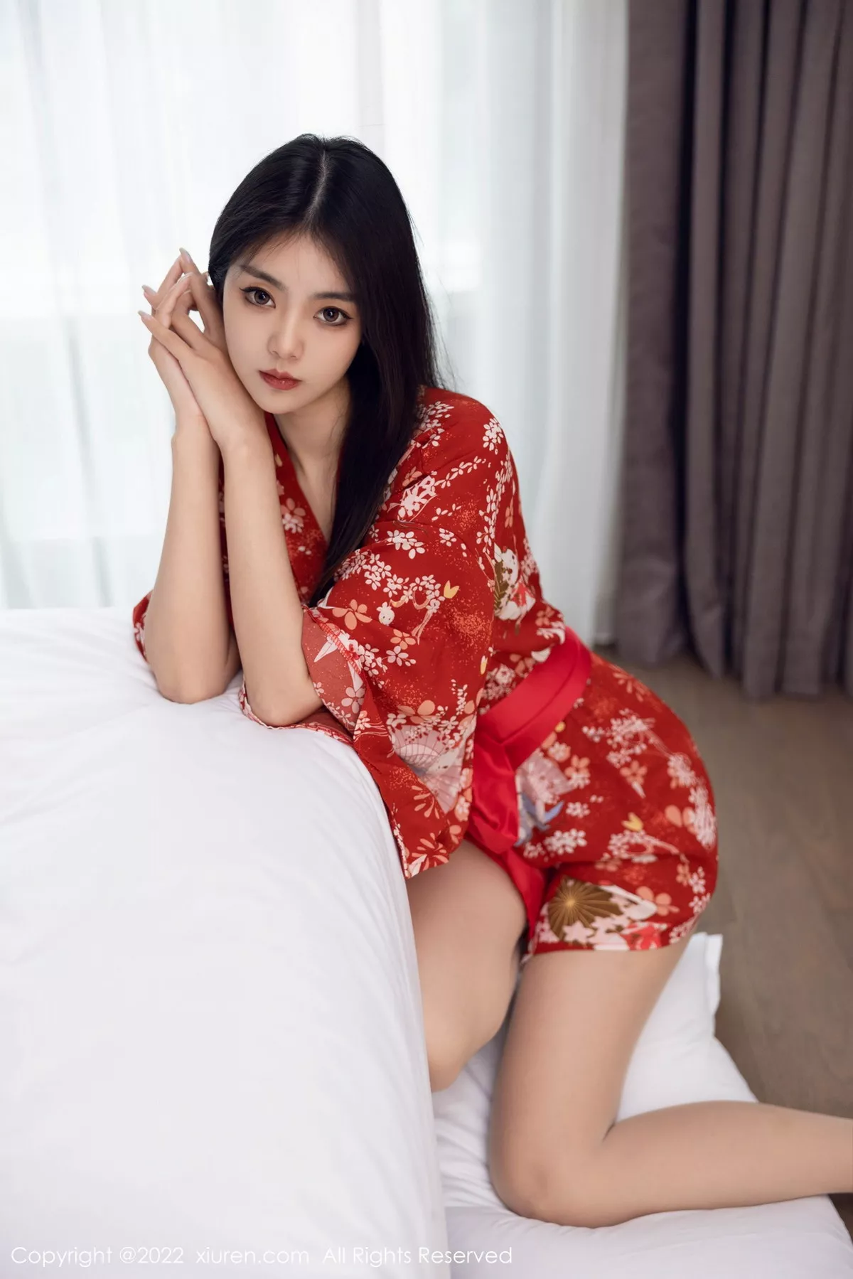 XiuRen第5736_模特可乐Vicky红色图案服饰配超薄无内肉丝秀翘臀美腿诱惑写真53P