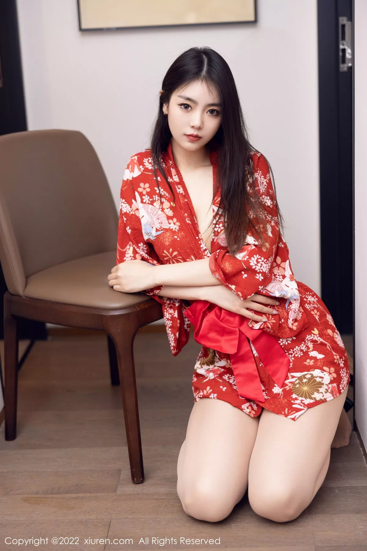 XiuRen第5736_模特可乐Vicky红色图案服饰配超薄无内肉丝秀翘臀美腿诱惑写真53P