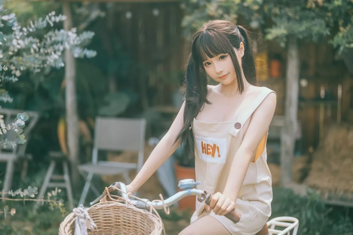 动漫博主蠢沫沫大巴车主题户外废旧大巴车全脱露豪乳翘臀遮点极致诱惑写真130P