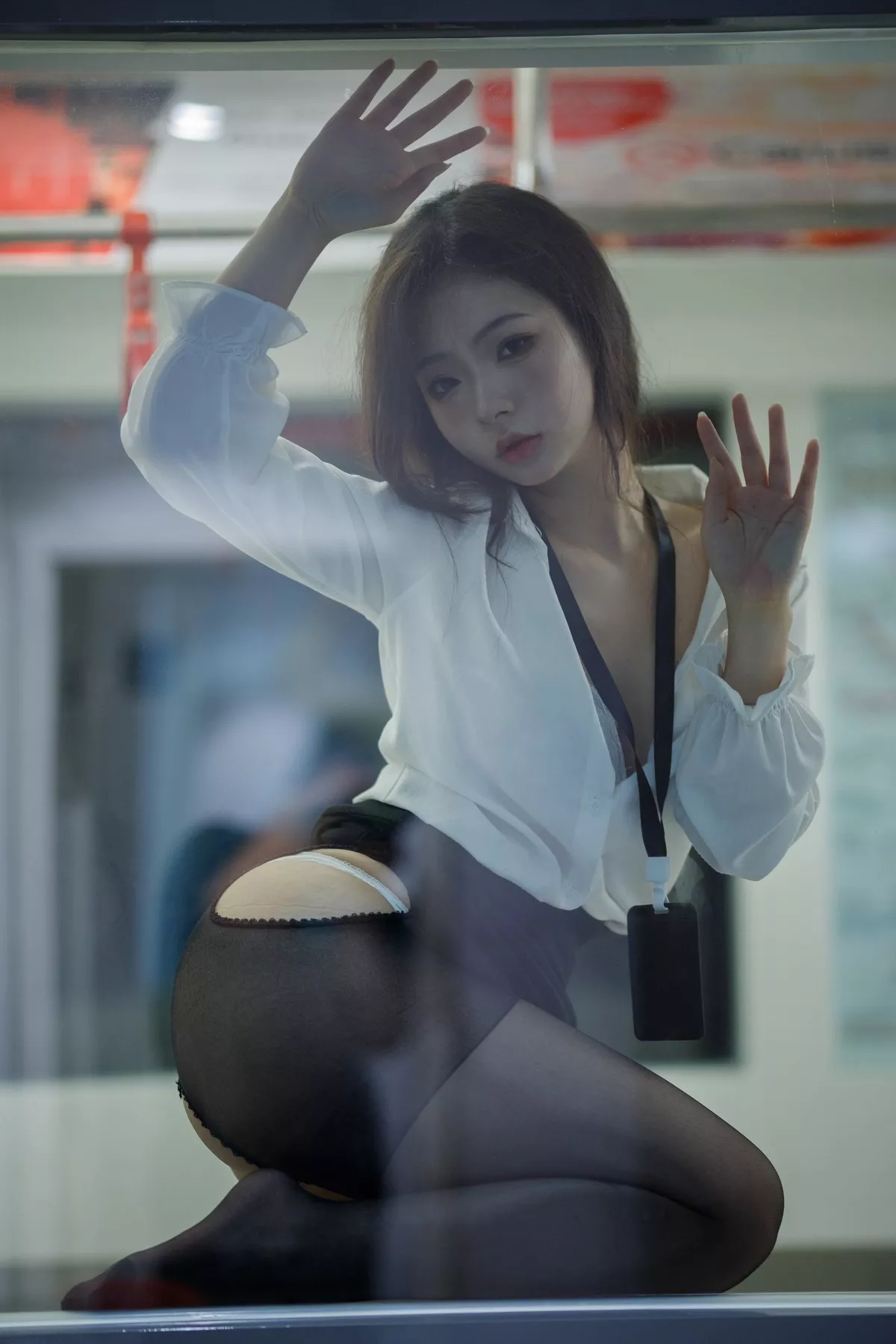 网络美女yuuhui玉汇＆胡桃猫电车主题性感服饰配开档丝袜秀惹火身材诱惑写真164P