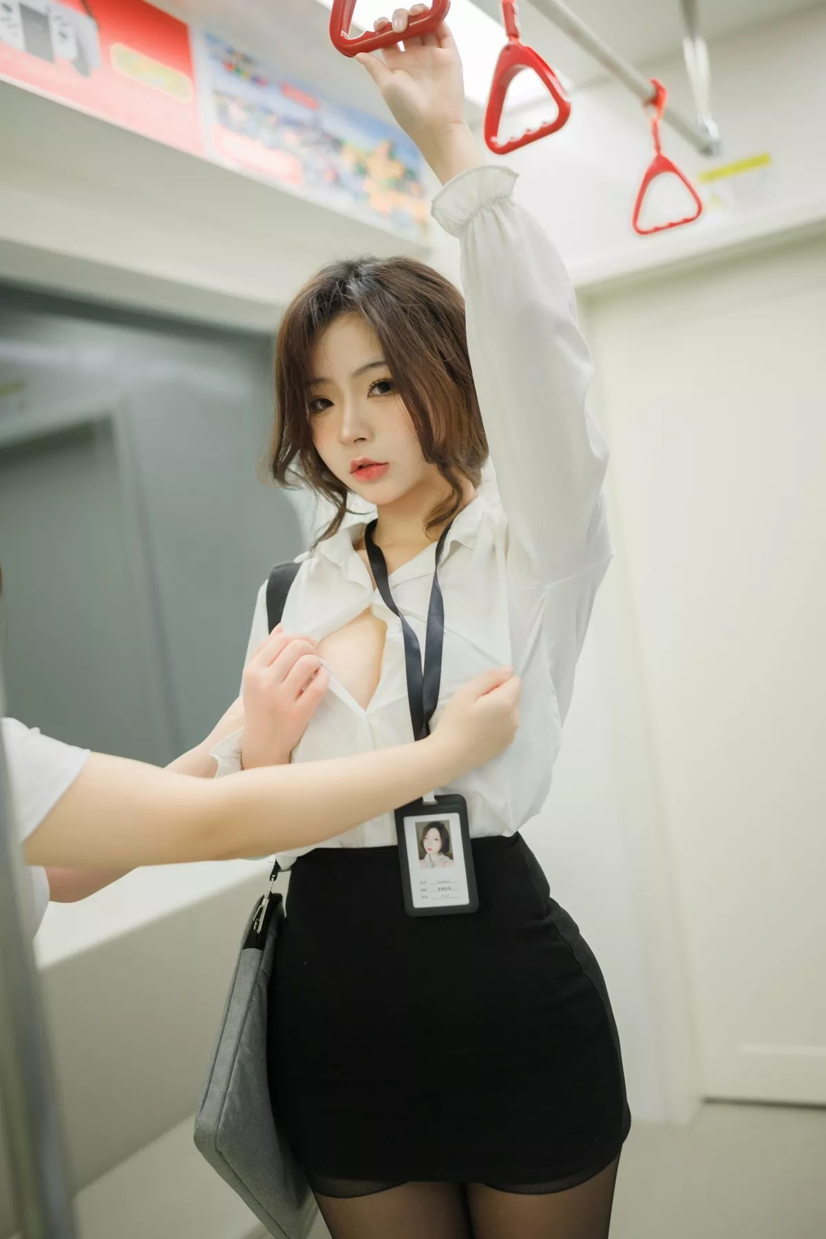 网络美女yuuhui玉汇＆胡桃猫电车主题性感服饰配开档丝袜秀惹火身材诱惑写真164P
