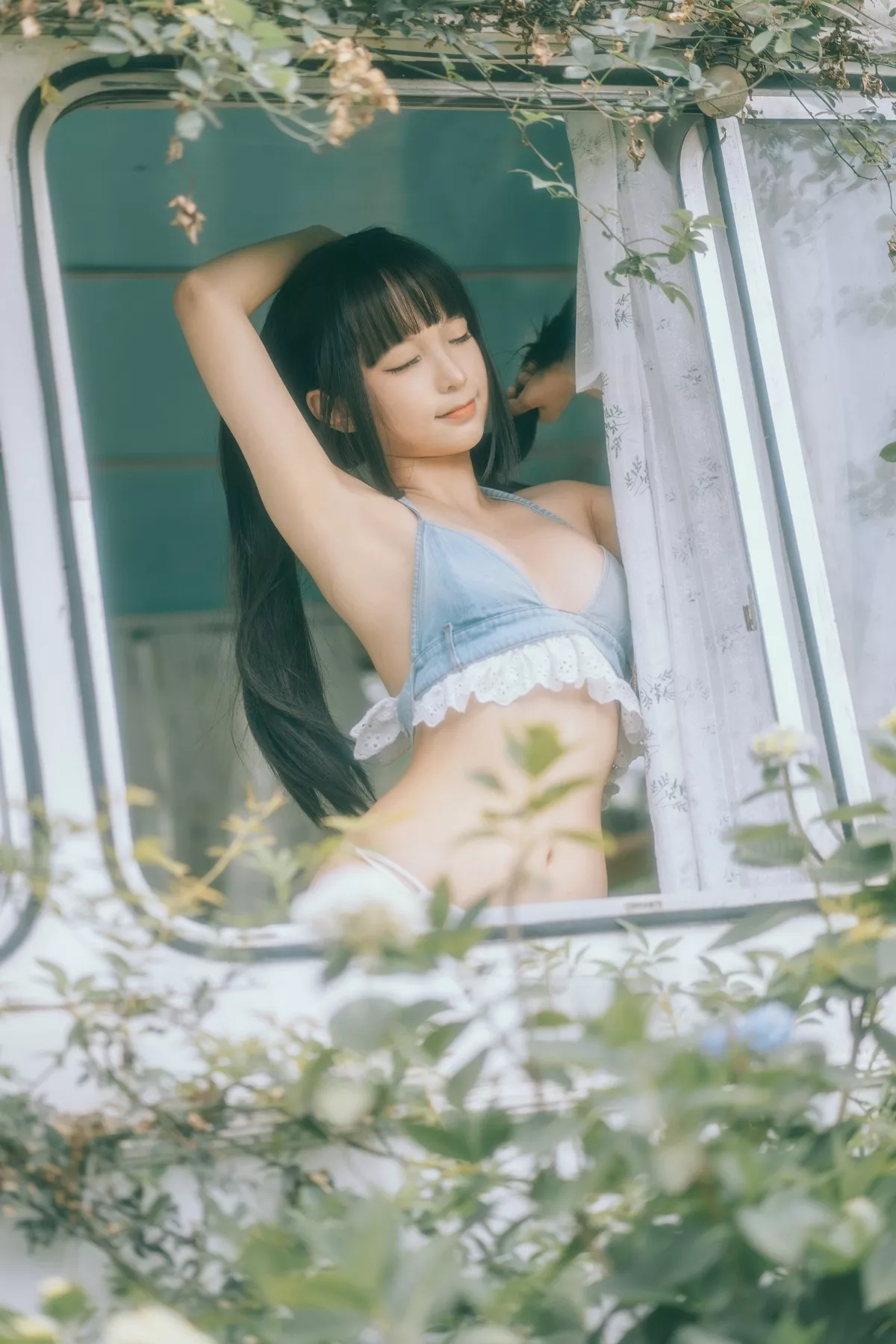 动漫博主蠢沫沫大巴车主题户外废旧大巴车全脱露豪乳翘臀遮点极致诱惑写真130P