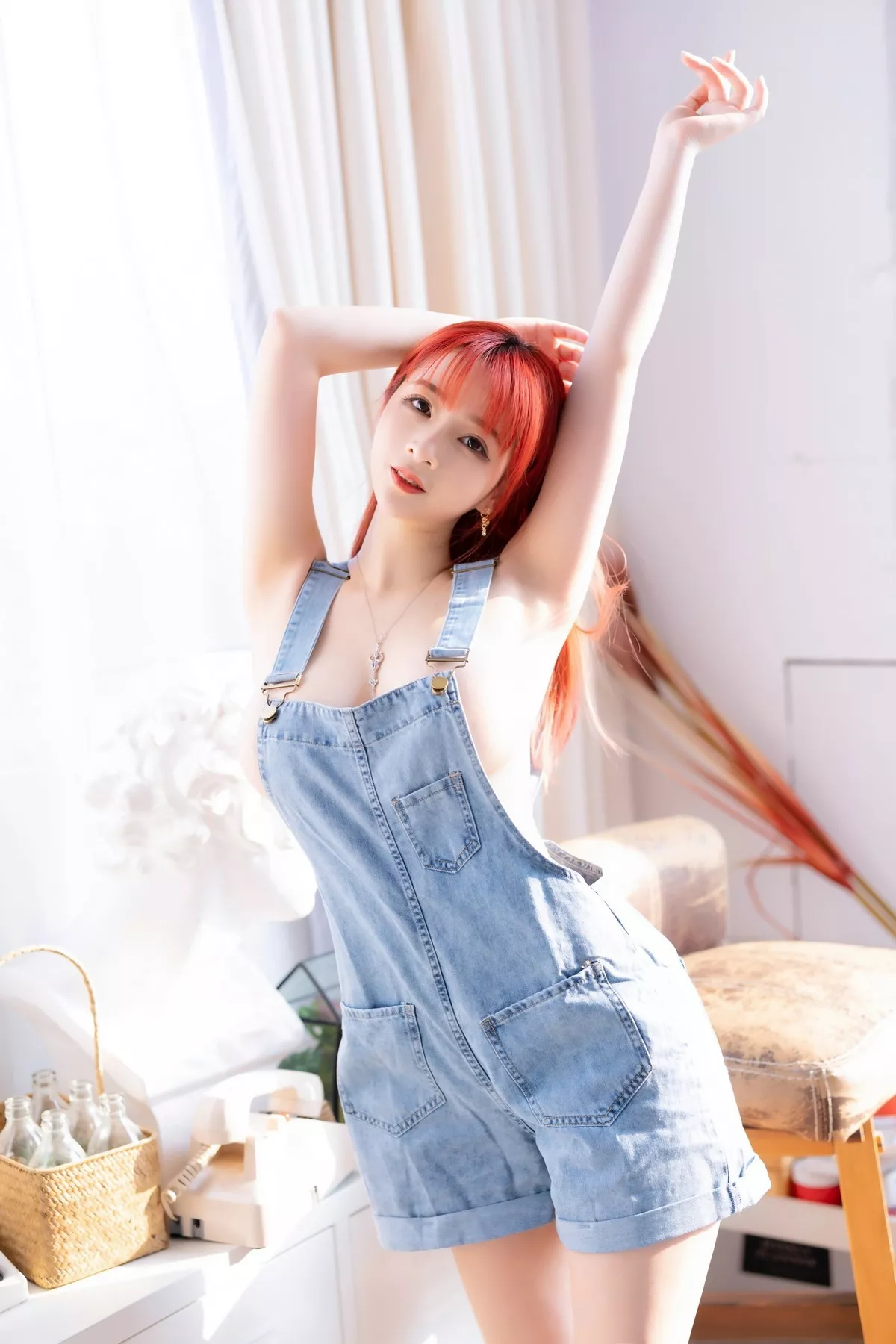 网络美女叉子宝宝背带裤主题私房性感真空牛仔背带裤侧露豪乳惹火诱惑写真36P