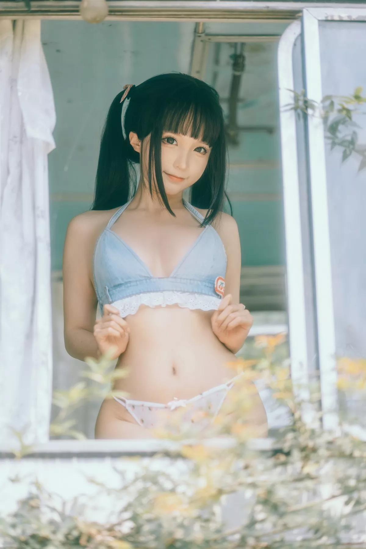动漫博主蠢沫沫大巴车主题户外废旧大巴车全脱露豪乳翘臀遮点极致诱惑写真130P