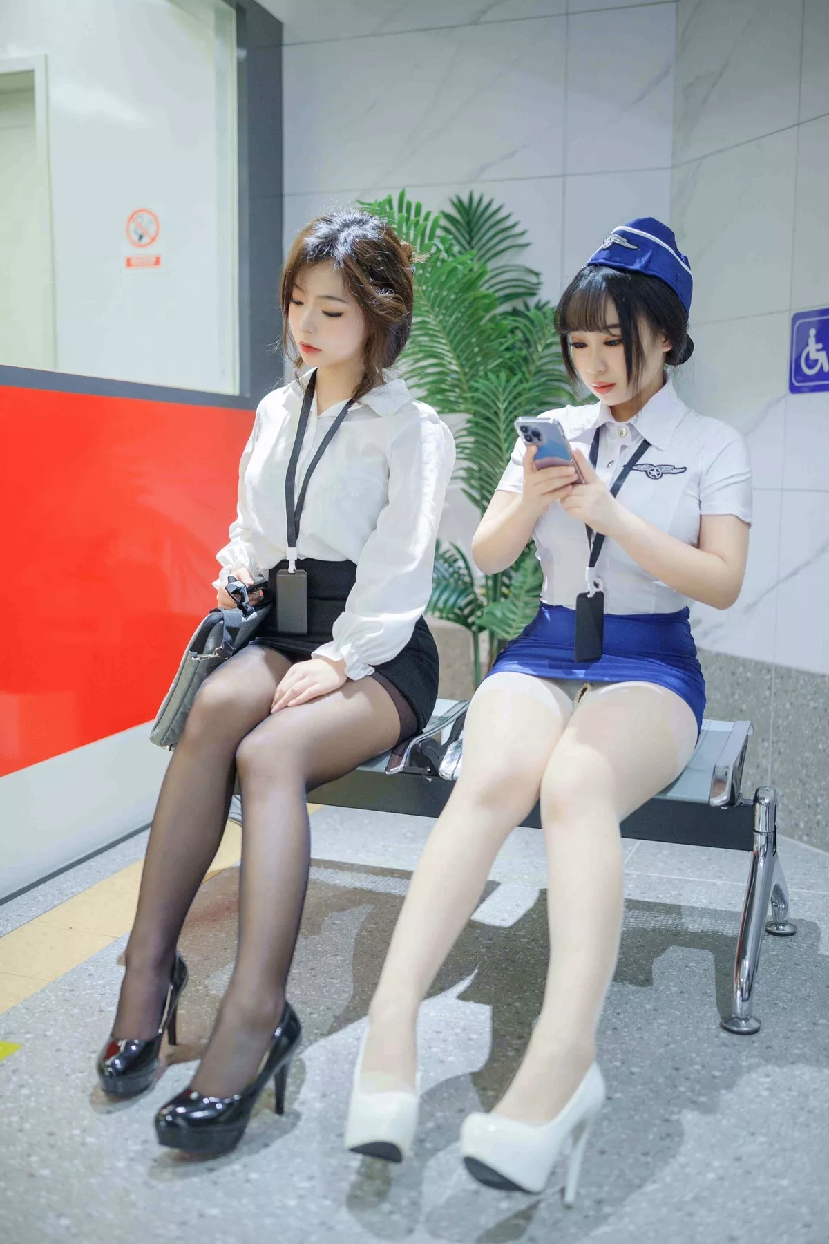 网络美女yuuhui玉汇＆胡桃猫电车主题性感服饰配开档丝袜秀惹火身材诱惑写真164P